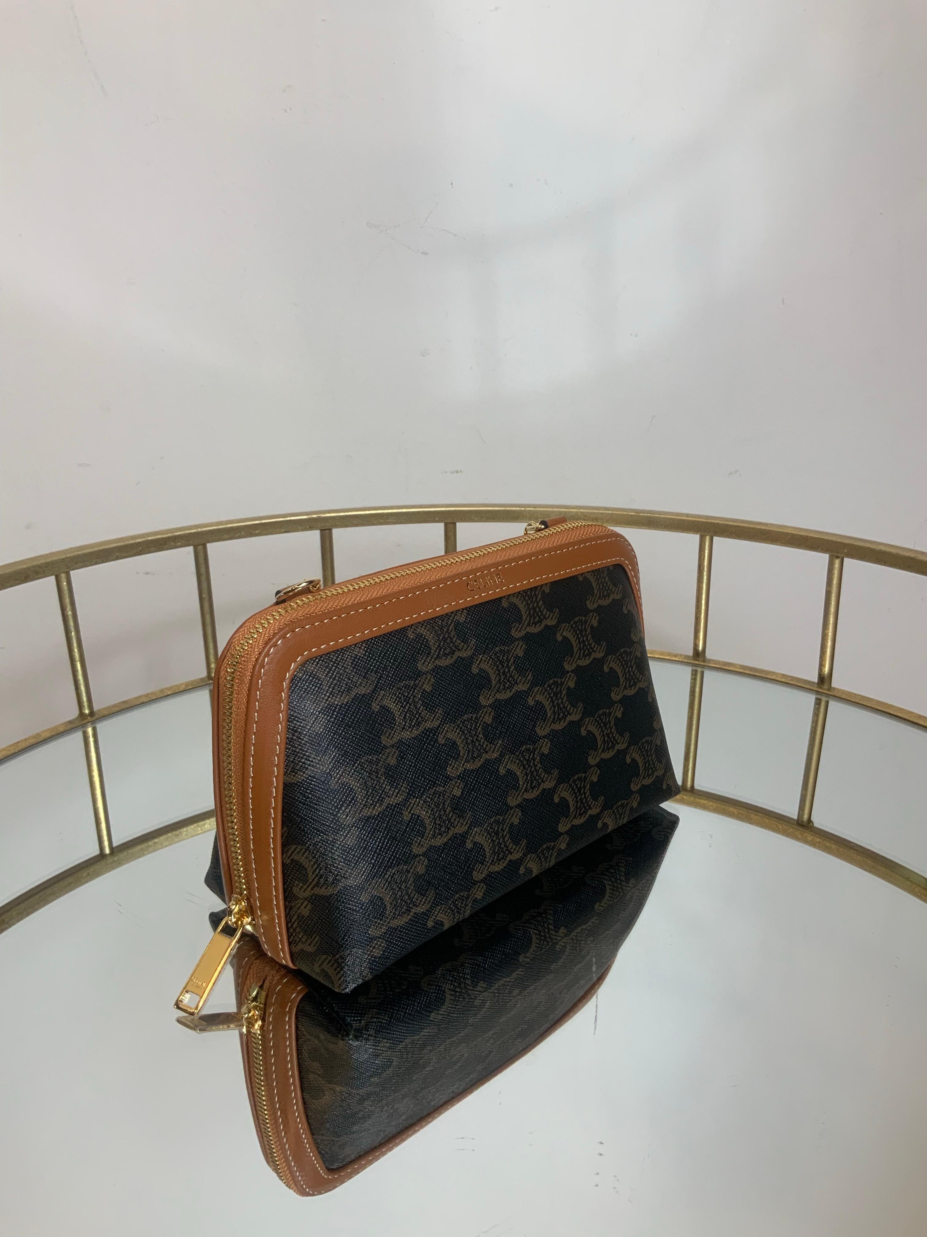 Bolso de hombro Celine triomphe de lona, piel de cordero y herrajes dorados en Nuevo estado para la venta en Carnate, IT