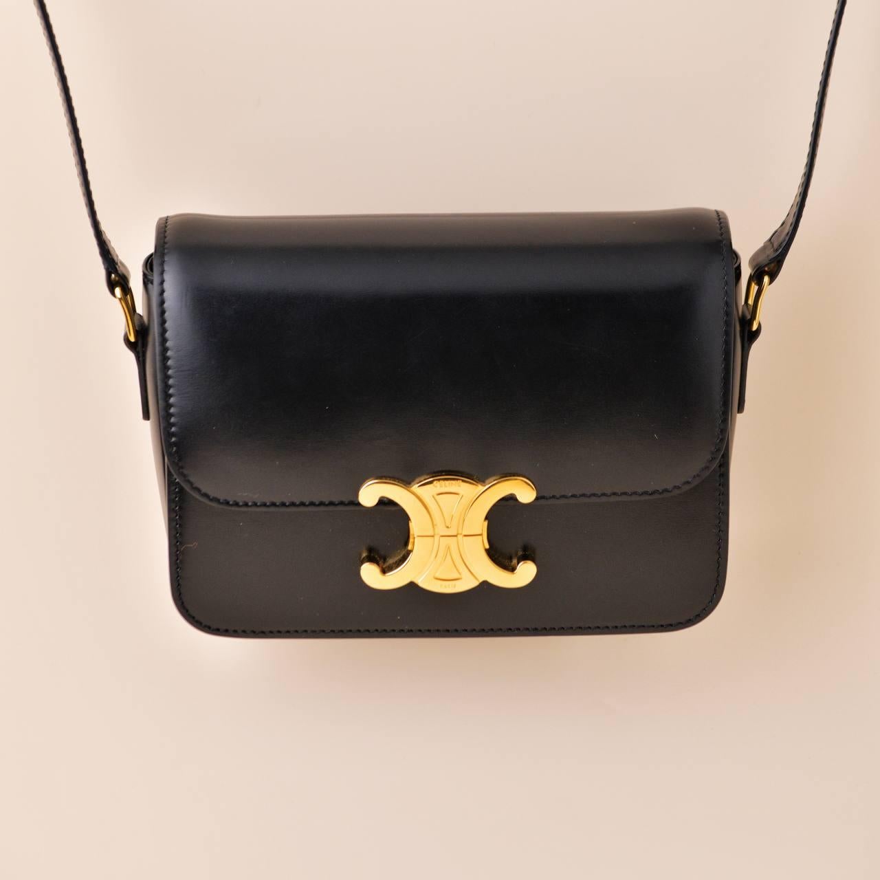 Céline Triomphe Classique Black Calfskin Handbag In Excellent Condition For Sale In Banbury, GB