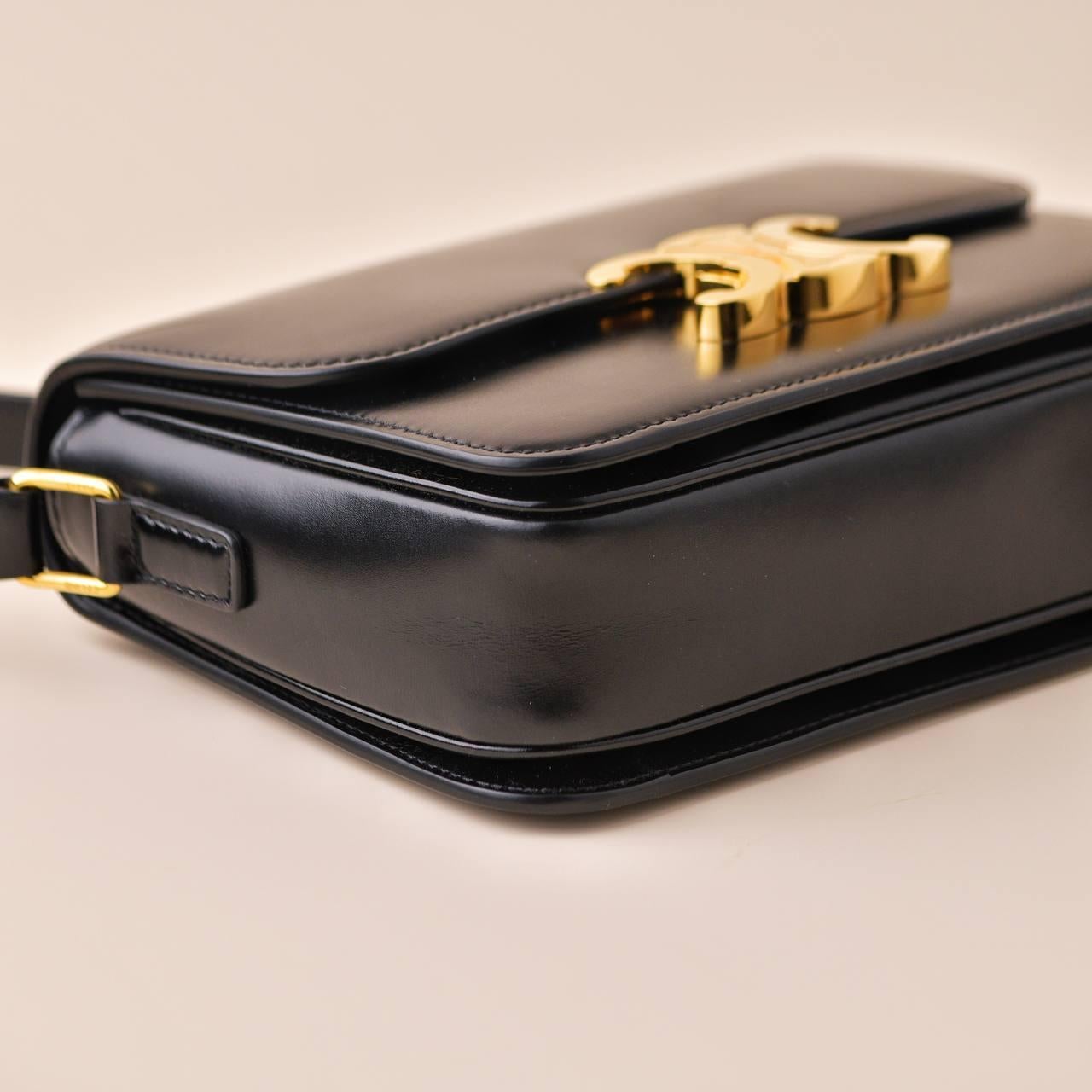 Céline Triomphe Classique Black Calfskin Handbag For Sale 3