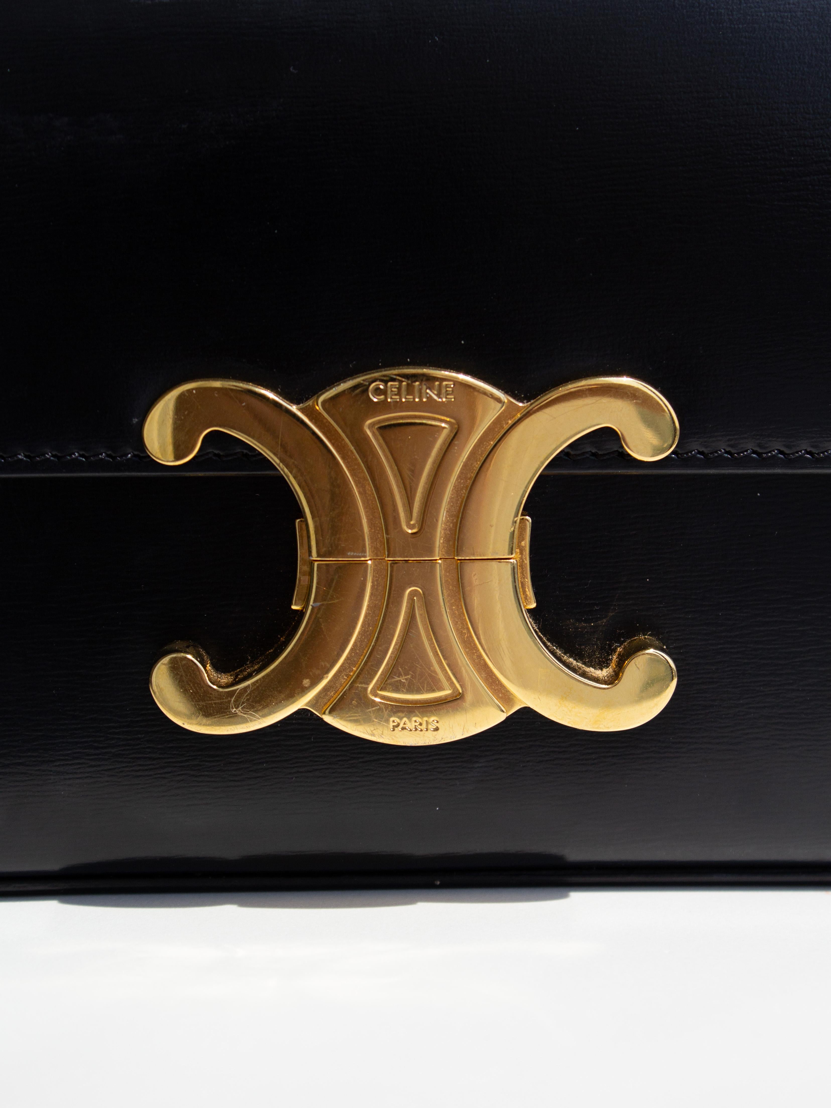 Sac à bandoulière en cuir de veau brillant Celine Triomphe Claude Noir Or Pour femmes en vente
