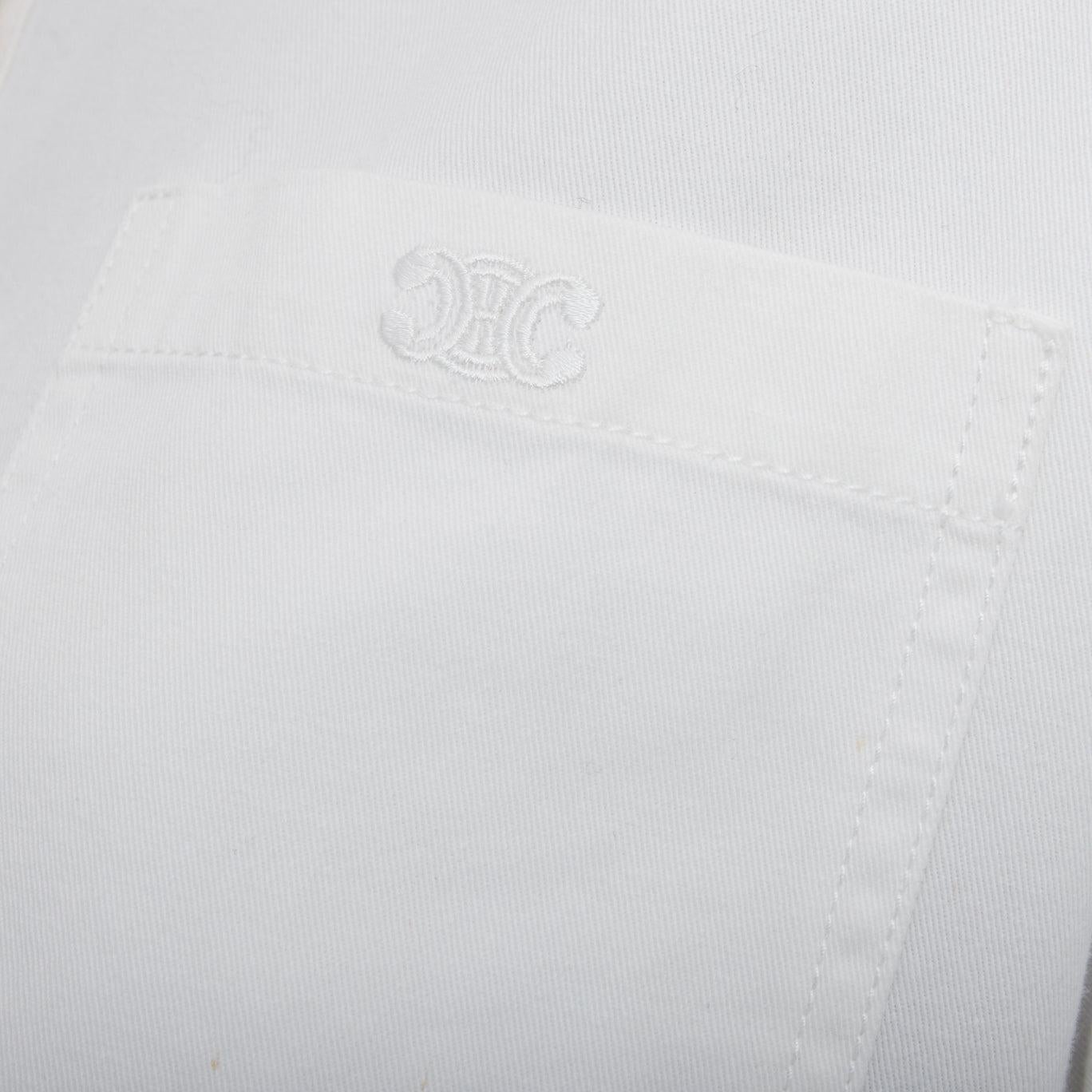 CELINE Triomphe optic white cotton anagram gold button crop popover shirt FR36 S
Reference: YIKK/A00250
Brand: Celine
Designer: Hedi Slimane
Model: 2T278864N.01OP
Collection: 2023
Material: Cotton
Color: Cream, Gold
Pattern: Solid
Closure: Snap