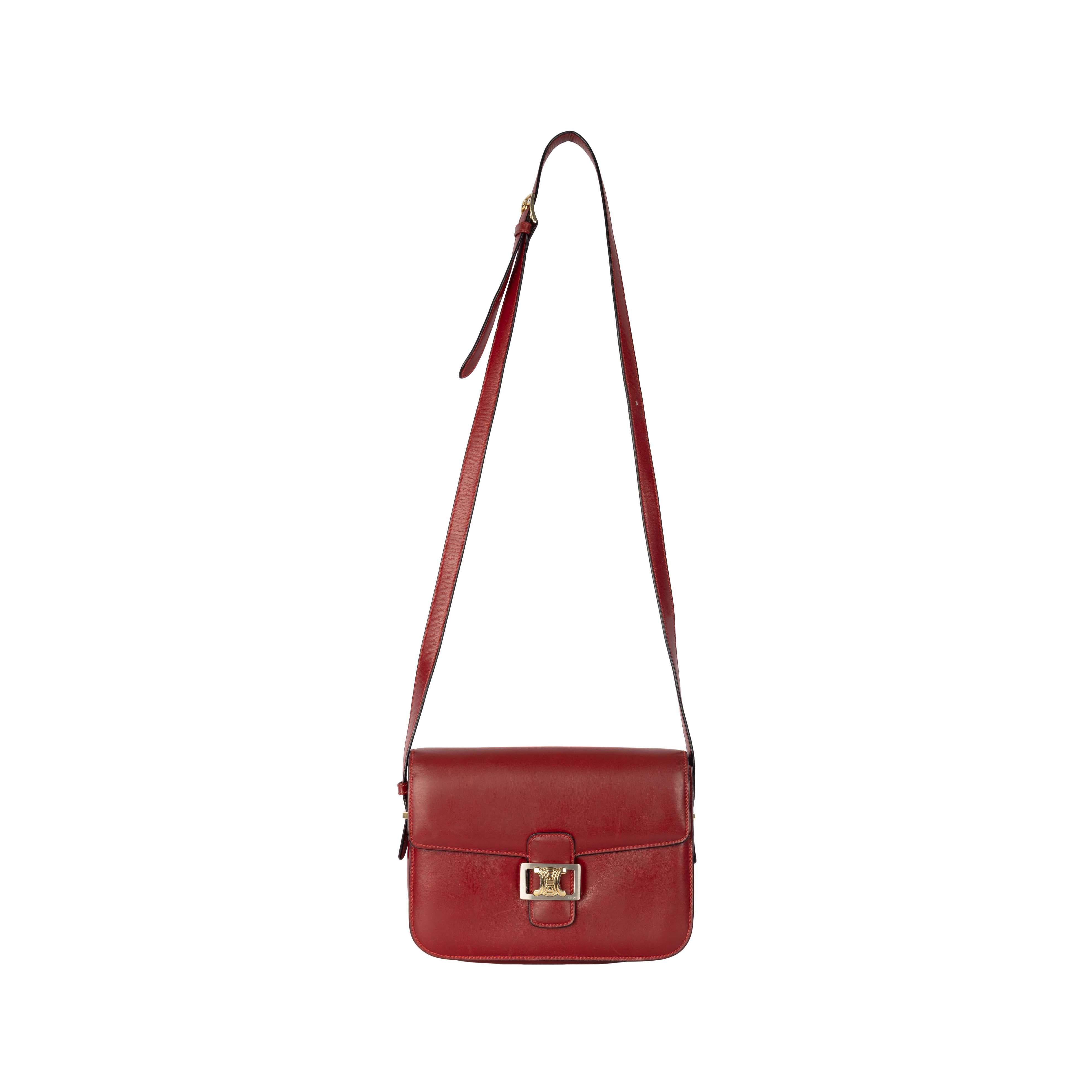 Made in Paris, the Celine Triomphe Shoulder Bag features the iconic Triomphe closure designed in the '70s, which is said to have been inspired by the chains around the popular French monument, Arc de Triomphe. With an extendable strap, the bag can