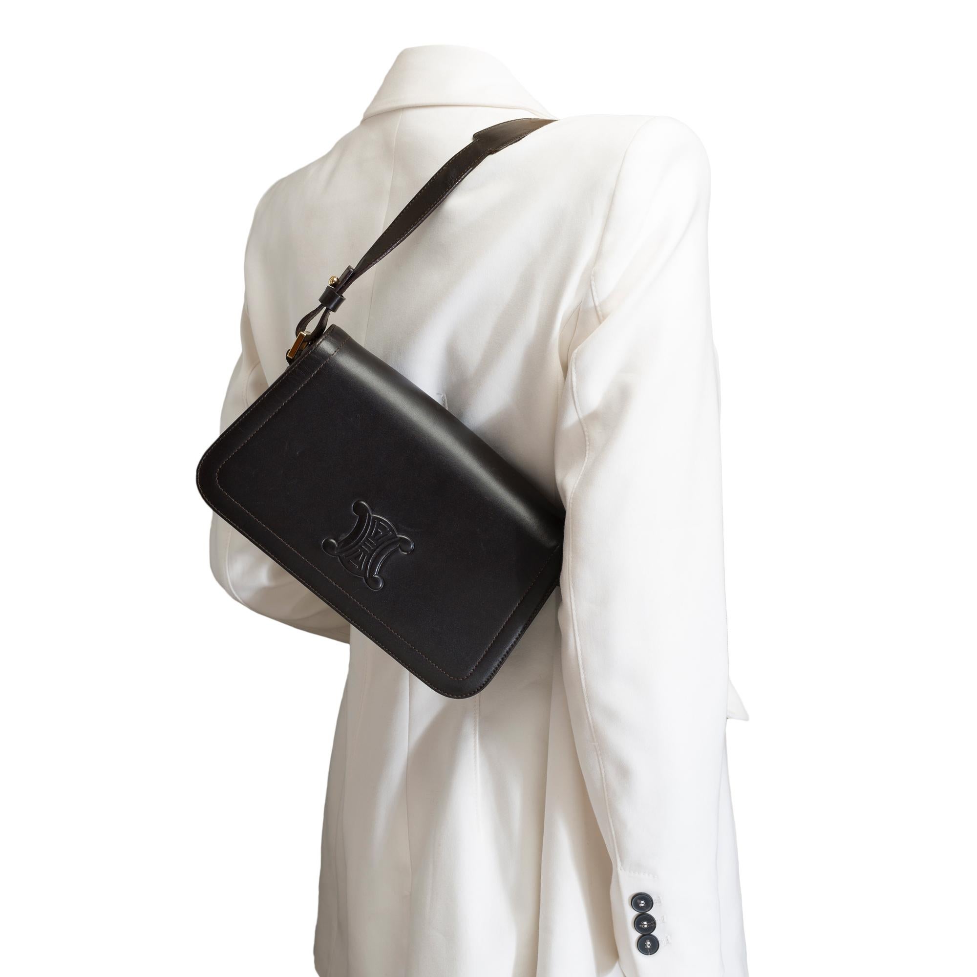 Celine Triomphe shoulder flap bag in black leather, GHW 8