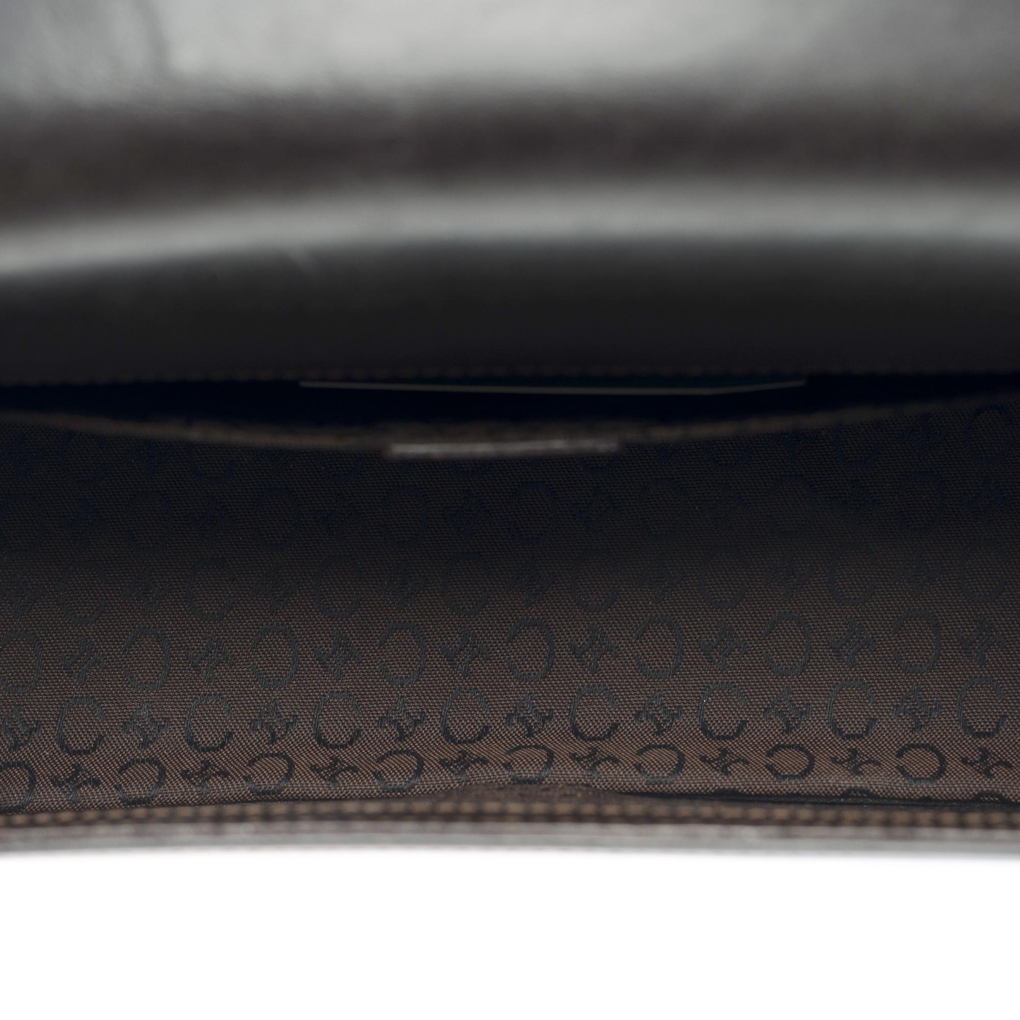 Celine Triomphe shoulder flap bag in black leather, GHW 4