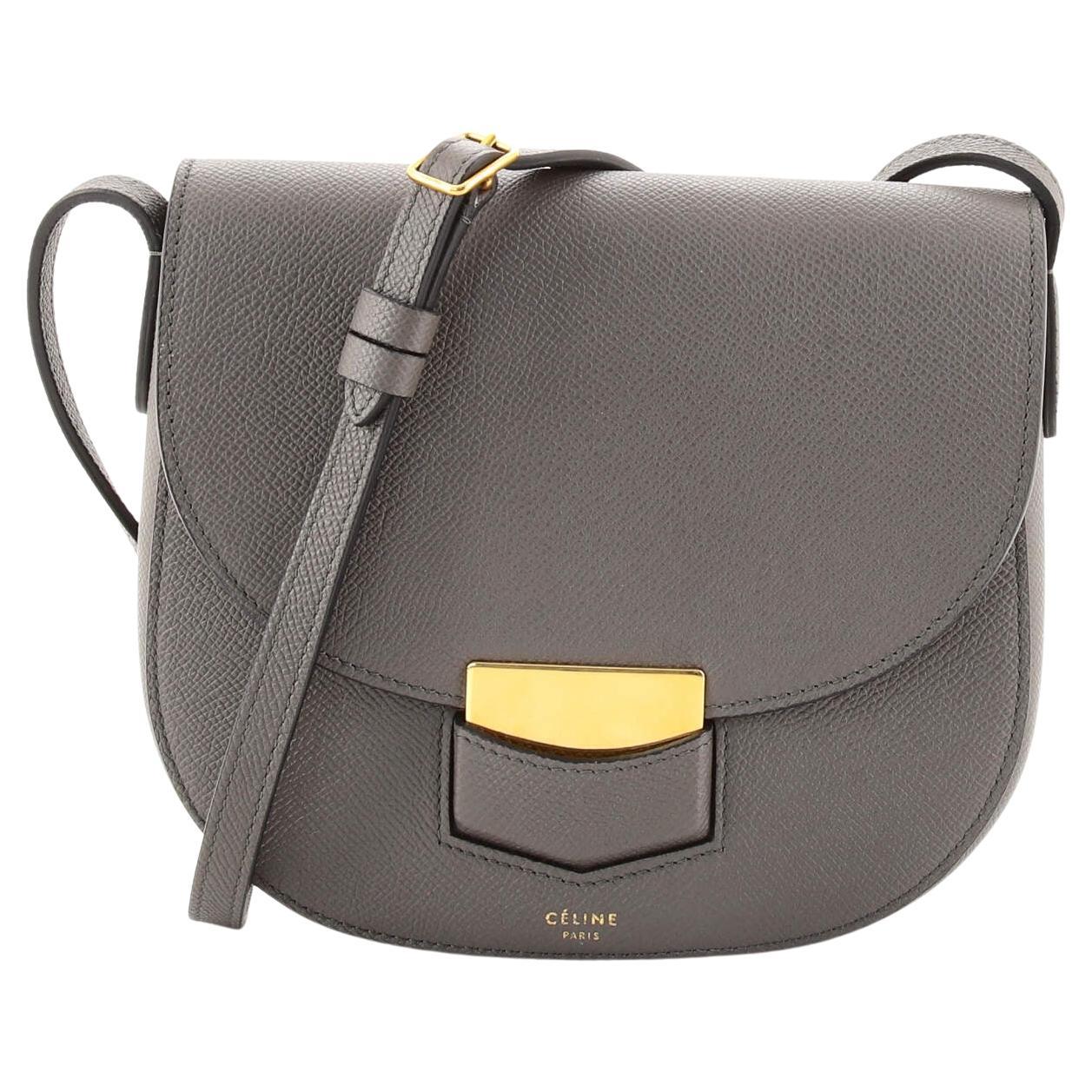 Die Crossbody-Tasche von Celine Trotteur aus grauem Leder