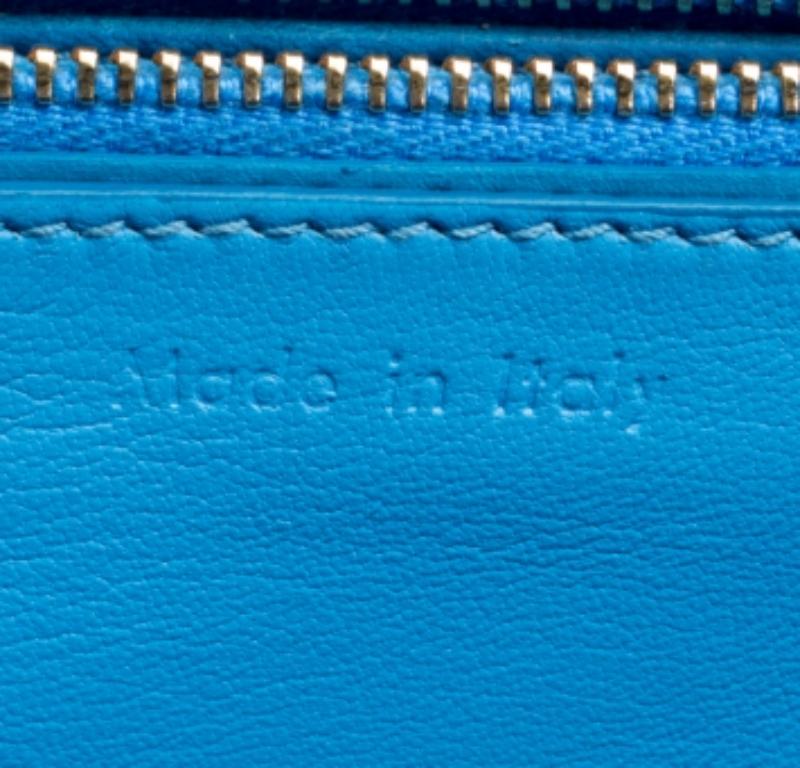 Bleu Sac à bandoulière Classic Box moyen en cuir turquoise de Celine en vente