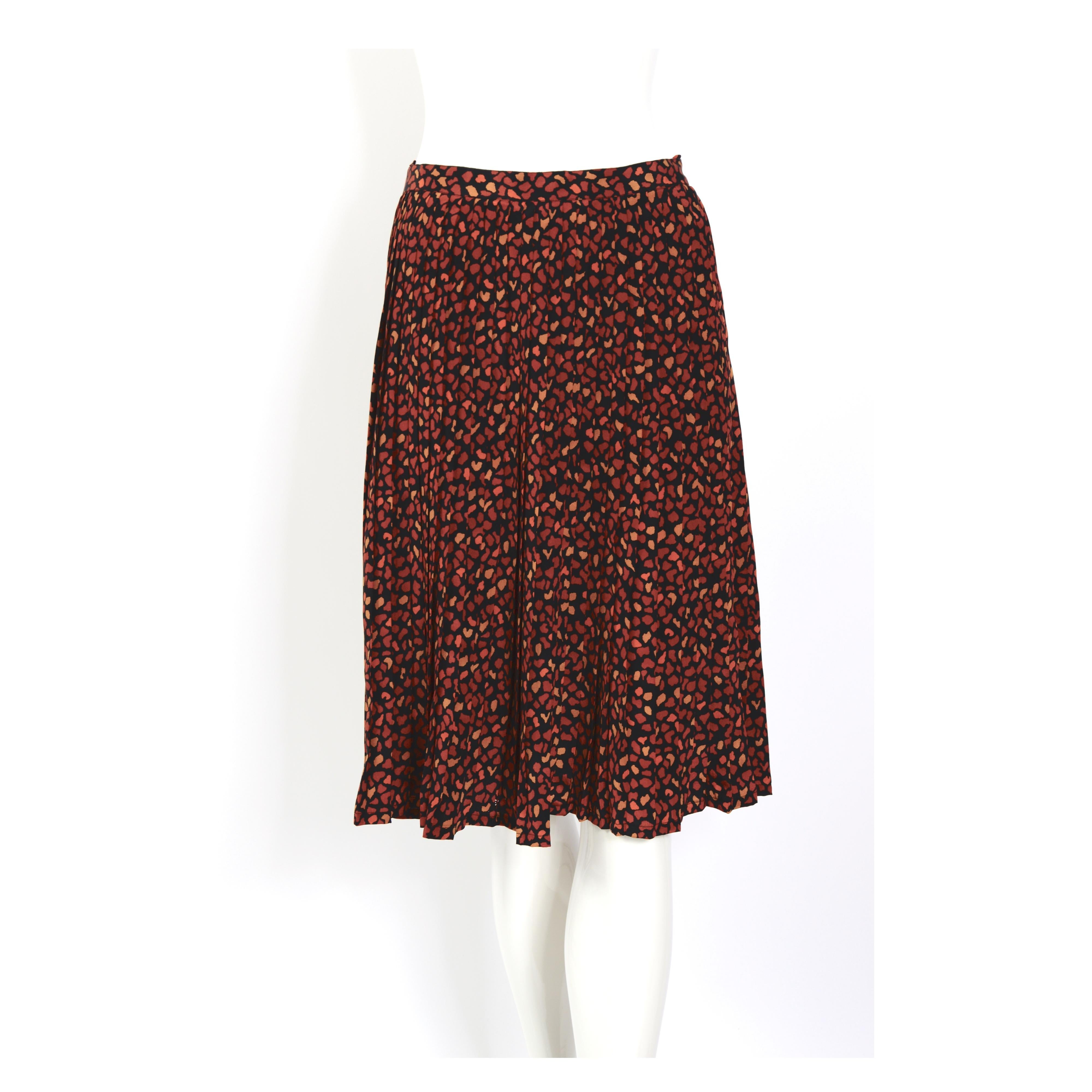 Céline vintage 1970s 100% silk printed matching blouse & skirt ensemble. For Sale 7