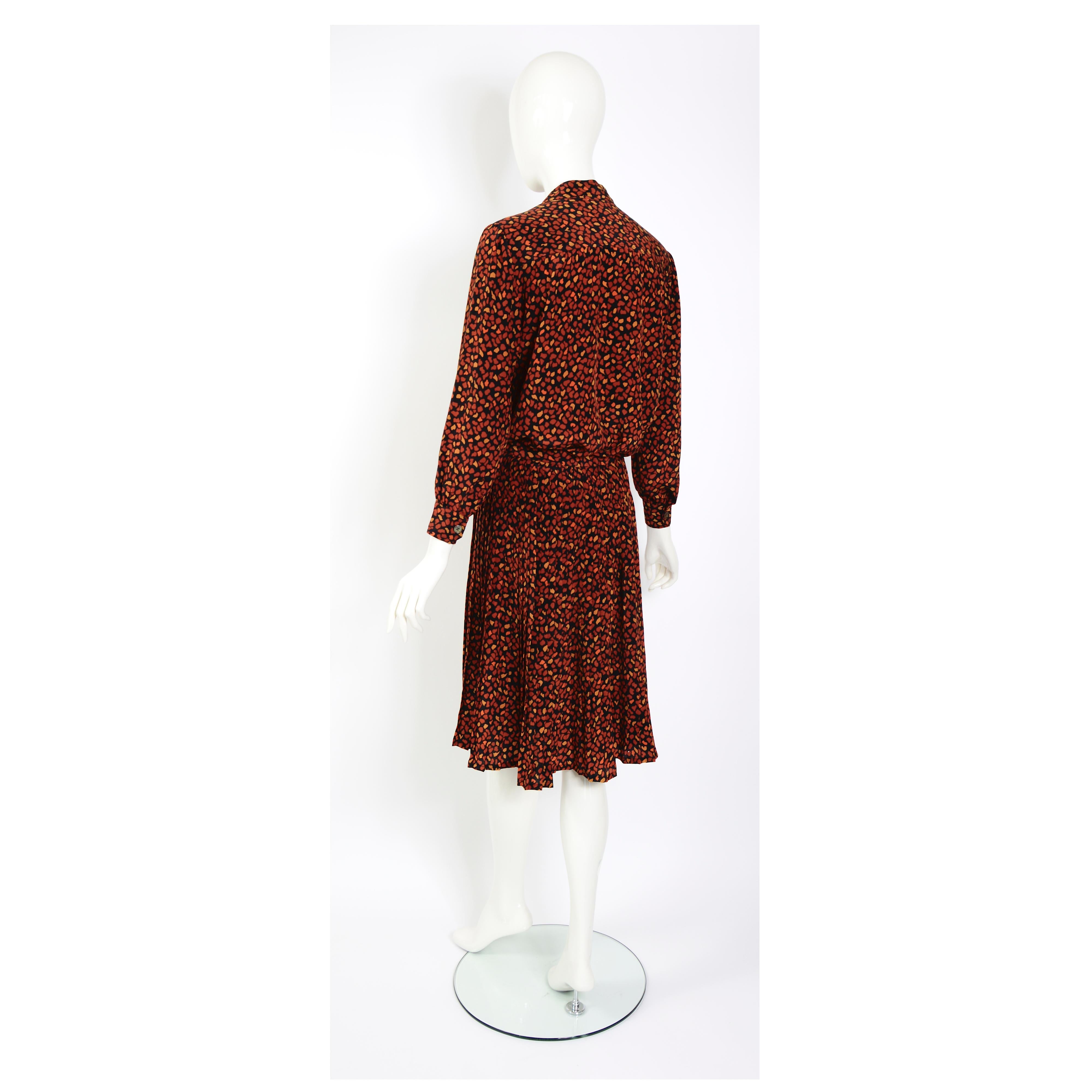 Women's Céline vintage 1970s 100% silk printed matching blouse & skirt ensemble. For Sale