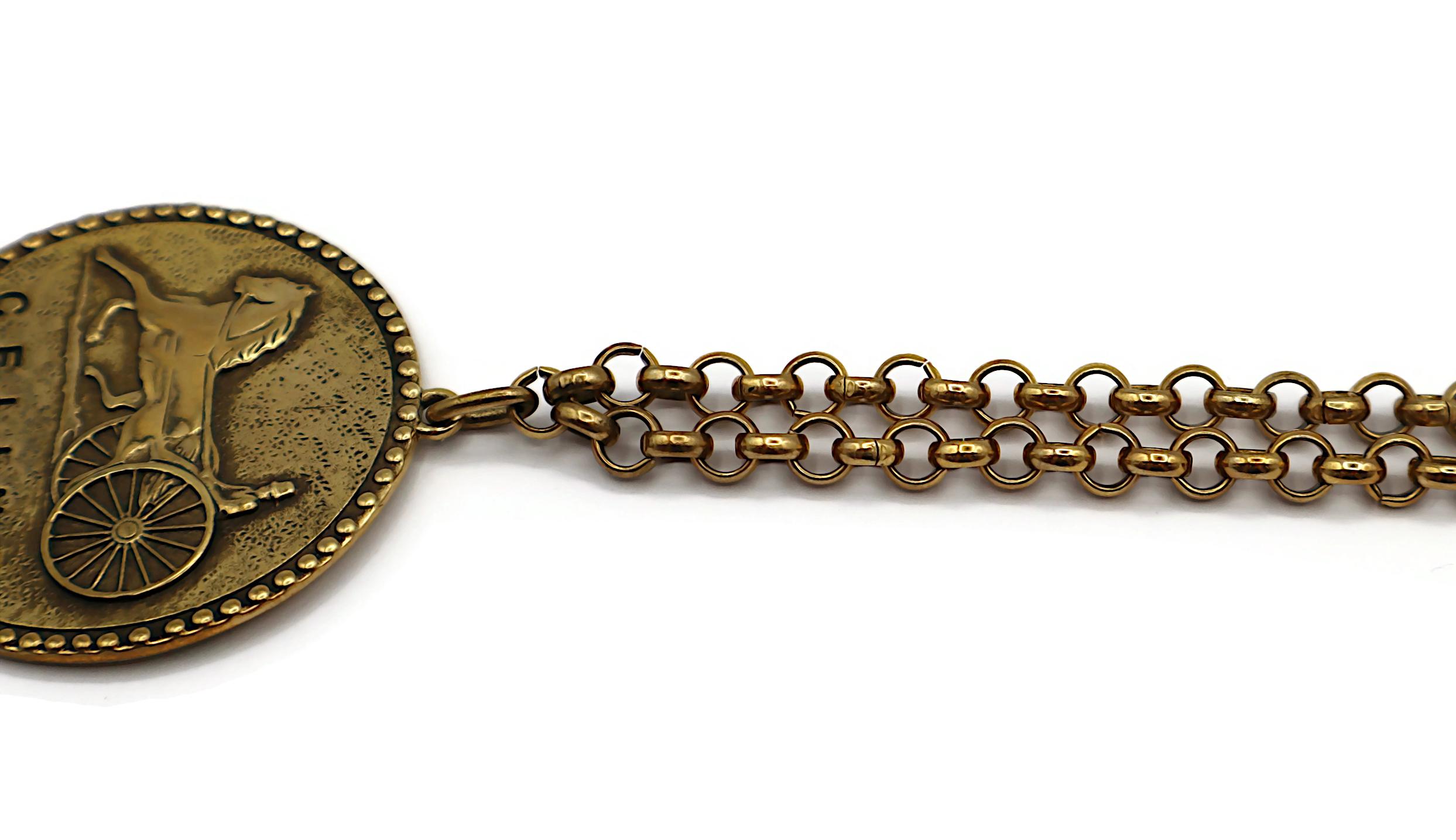 CELINE Collar Colgante Carruaje Vintage Tono Oro Antiguo en venta 8