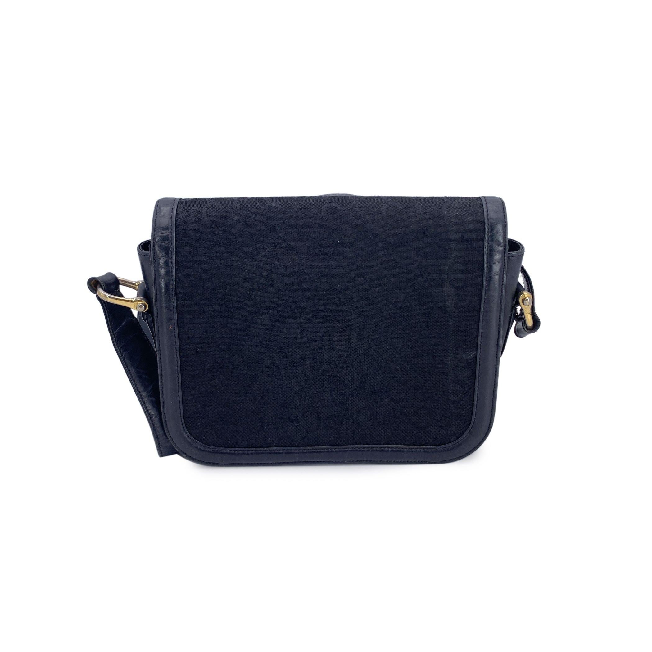 Bolso de hombro con solapa y caja de lona Celine Vintage Black C Carriage Negro en venta