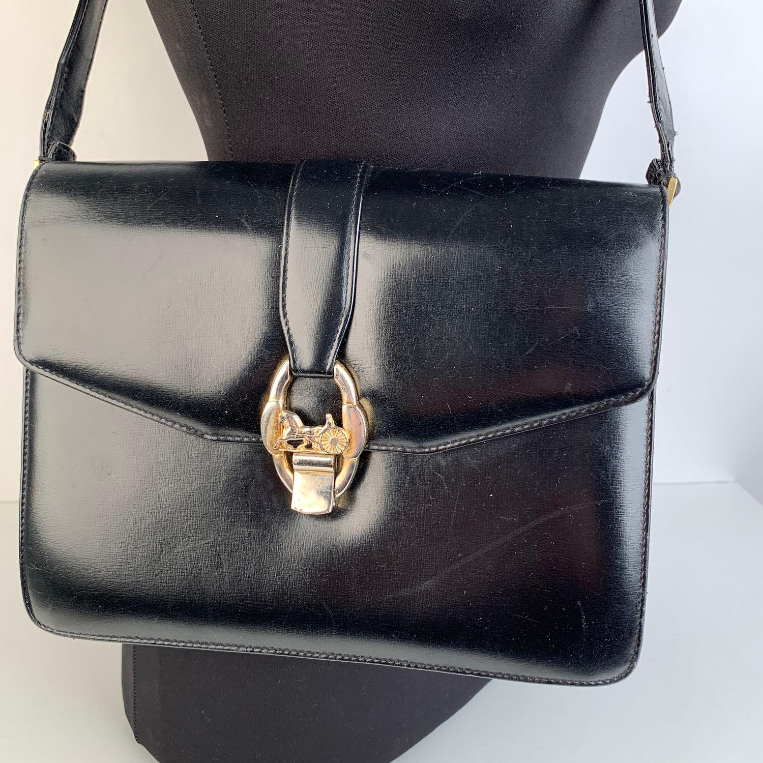 Celine Vintage Black Leather Carriage Shoulder Bag In Good Condition In Rome, Rome