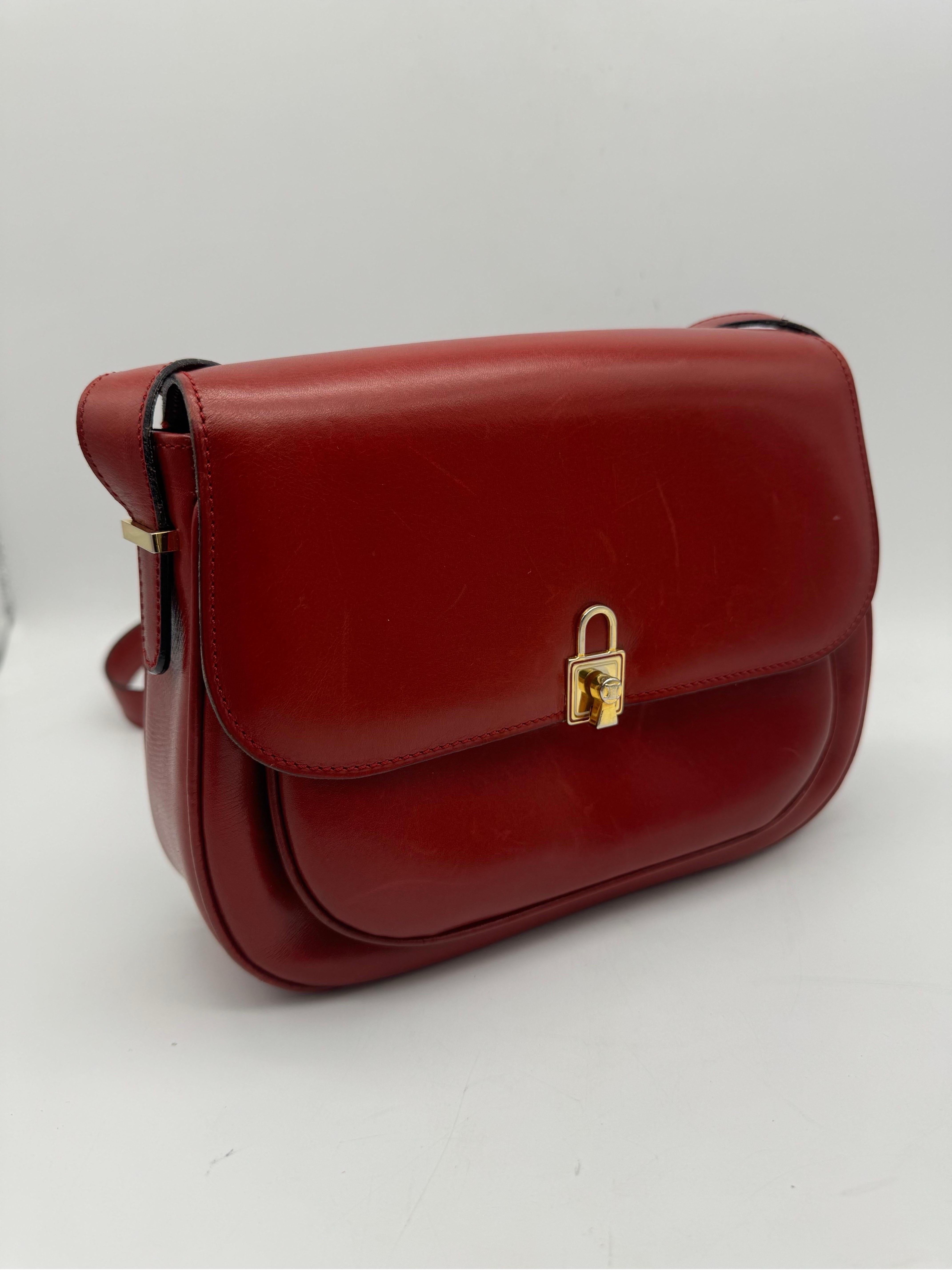 Bolso Celine crossbody 
bolso vintage rojo
pieza rara 
herrajes dorados 