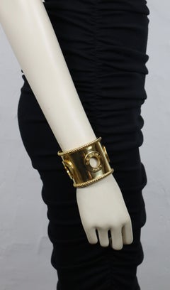 Bracciale CELINE Vintage con logo in tonalità oro