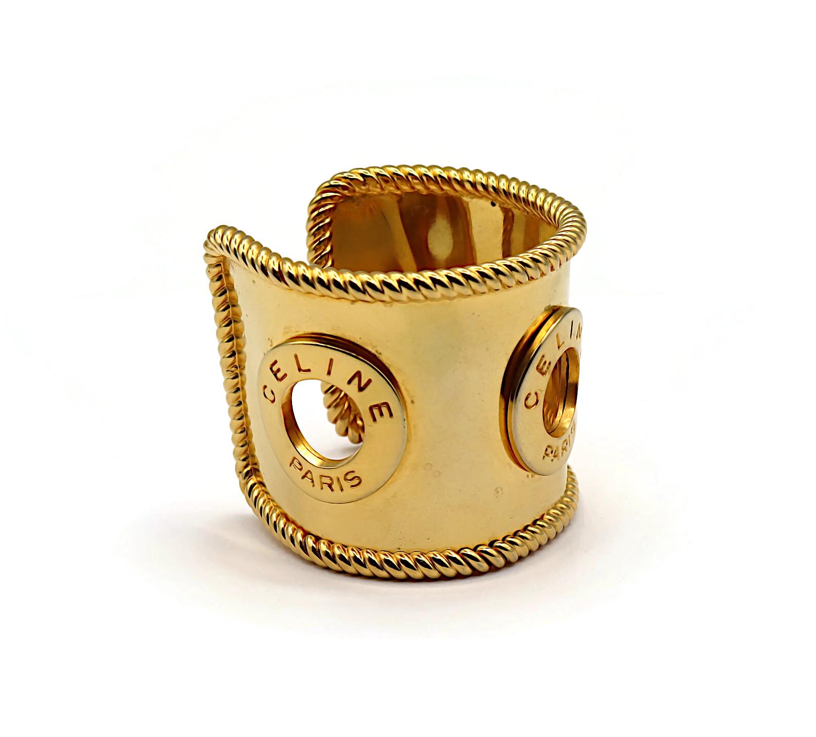 Donna Bracciale CELINE Vintage con logo in tonalità oro in vendita