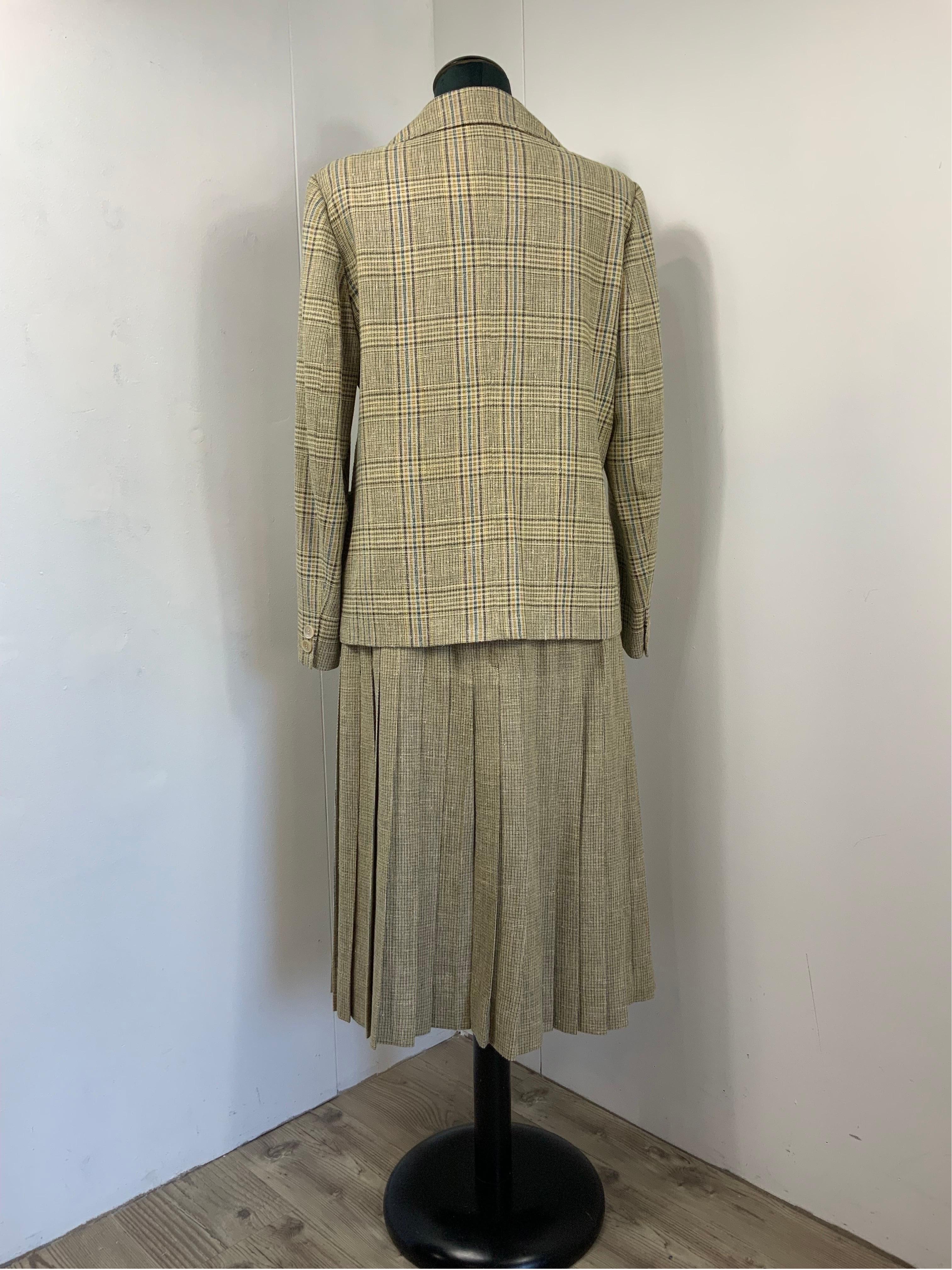 Celine vintage green jacket and skirt Suit In Good Condition In Carnate, IT