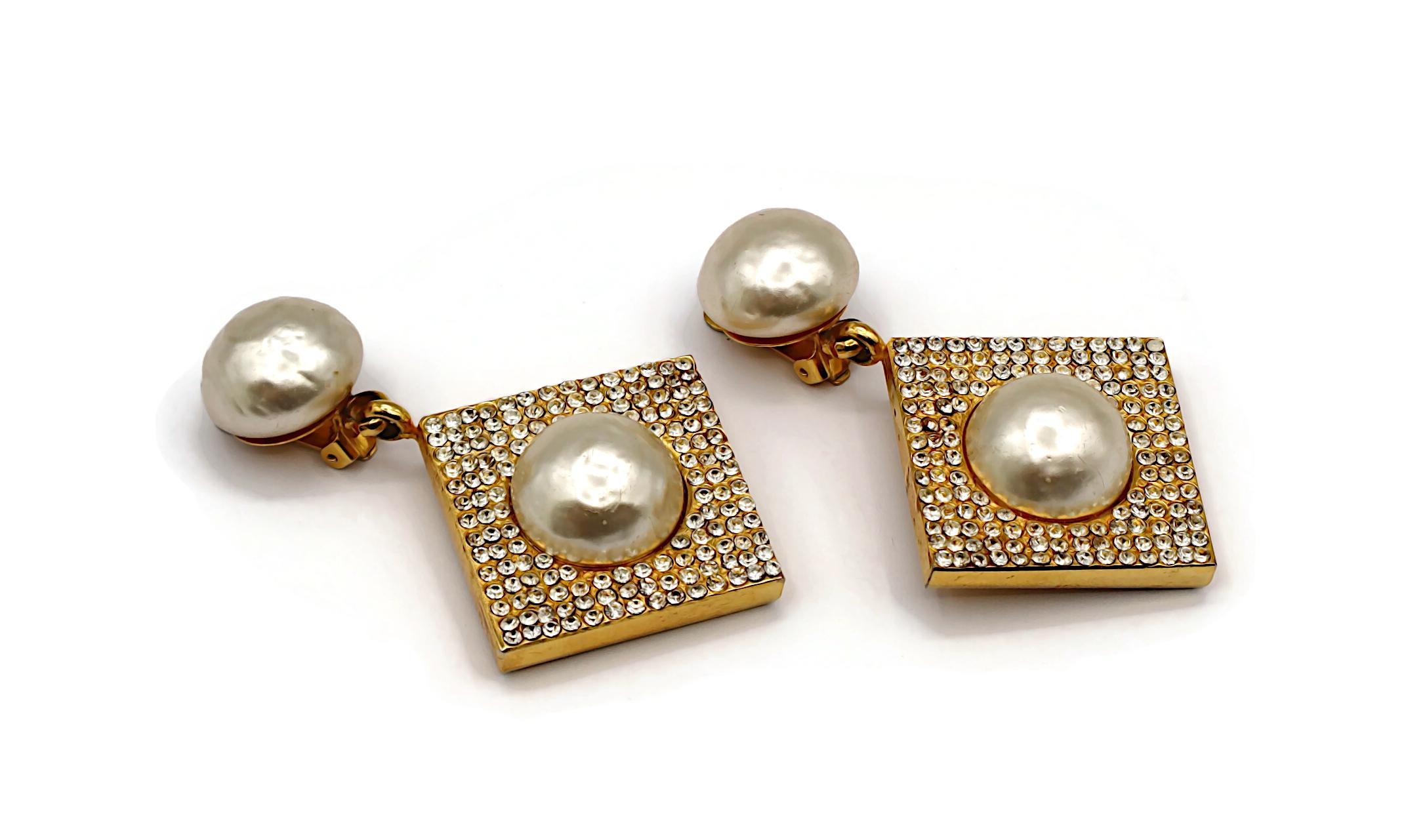 CELINE Vintage Massive Jewelled Faux Pearl Dangle Earrings In Good Condition For Sale In Nice, FR