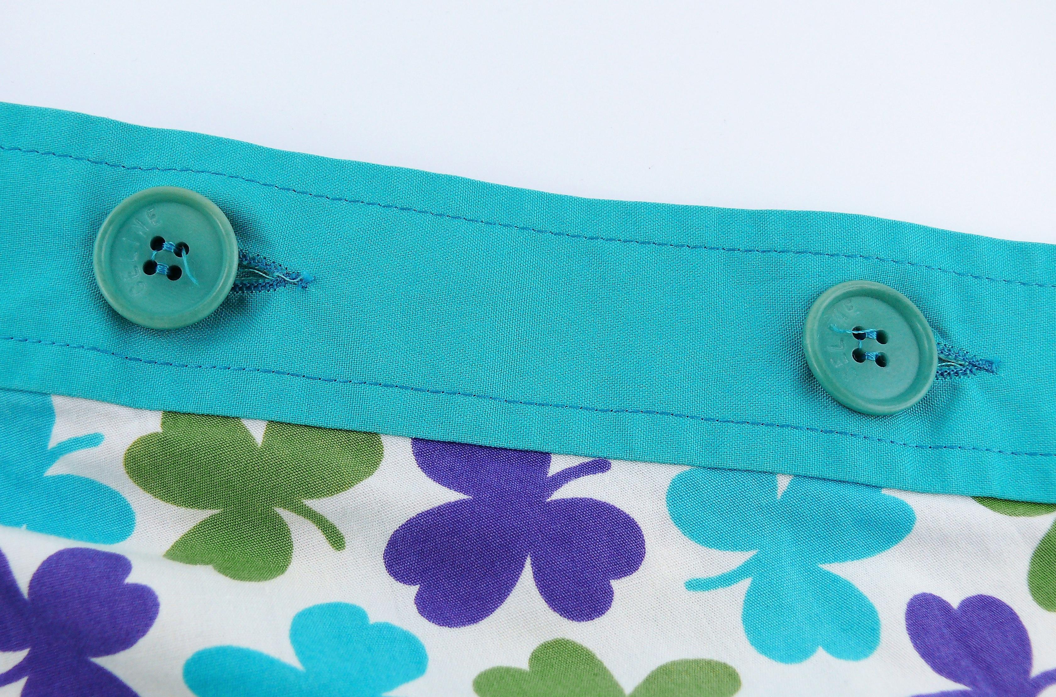 Céline Vintage Shamrock Print Cotton Tie-Belt Day Dress in vendita 8
