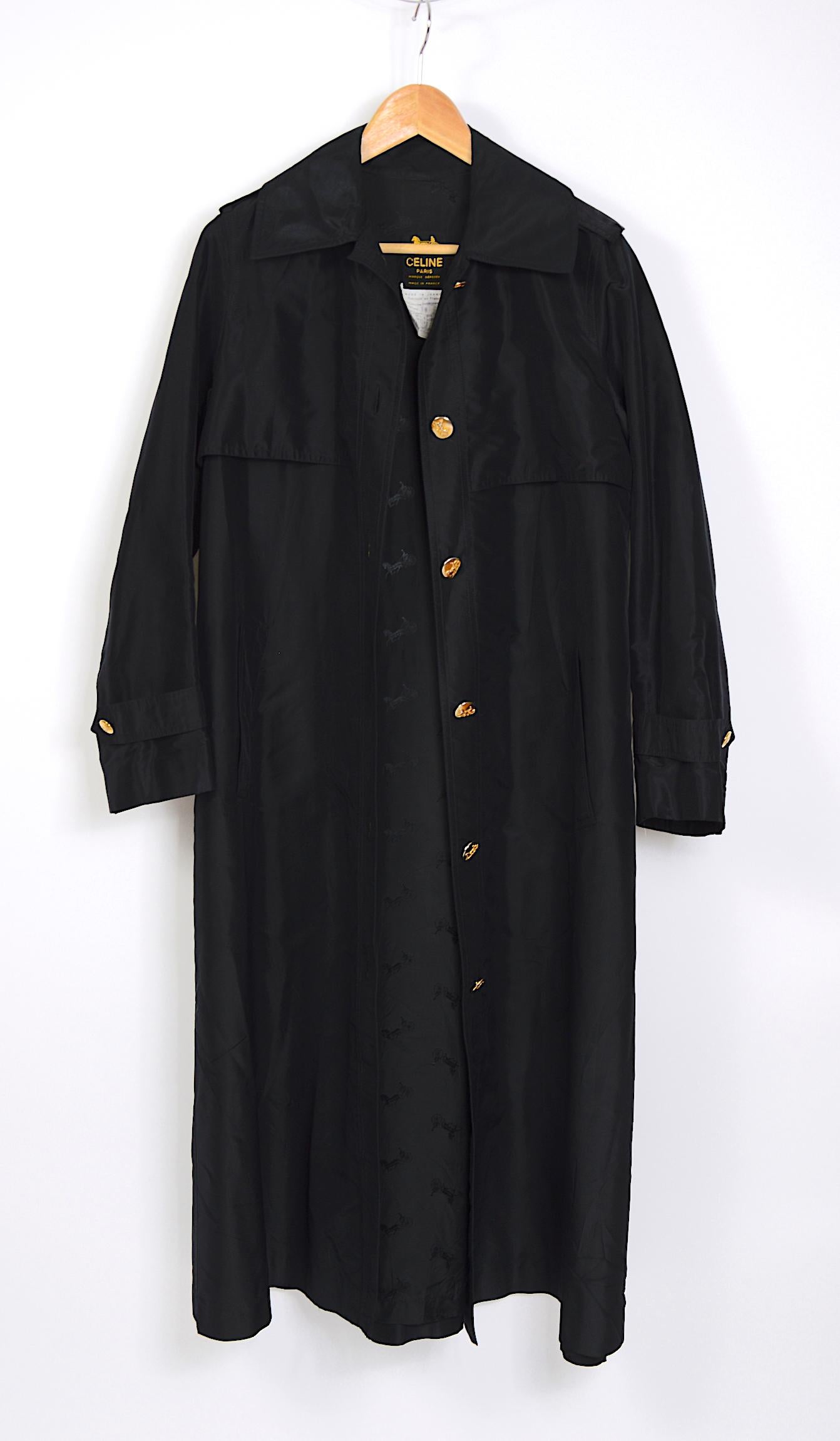 Manteau en taffetas croustillant de soie noire et boutons dorés signé Celine vintage Bon état - En vente à Antwerp, BE