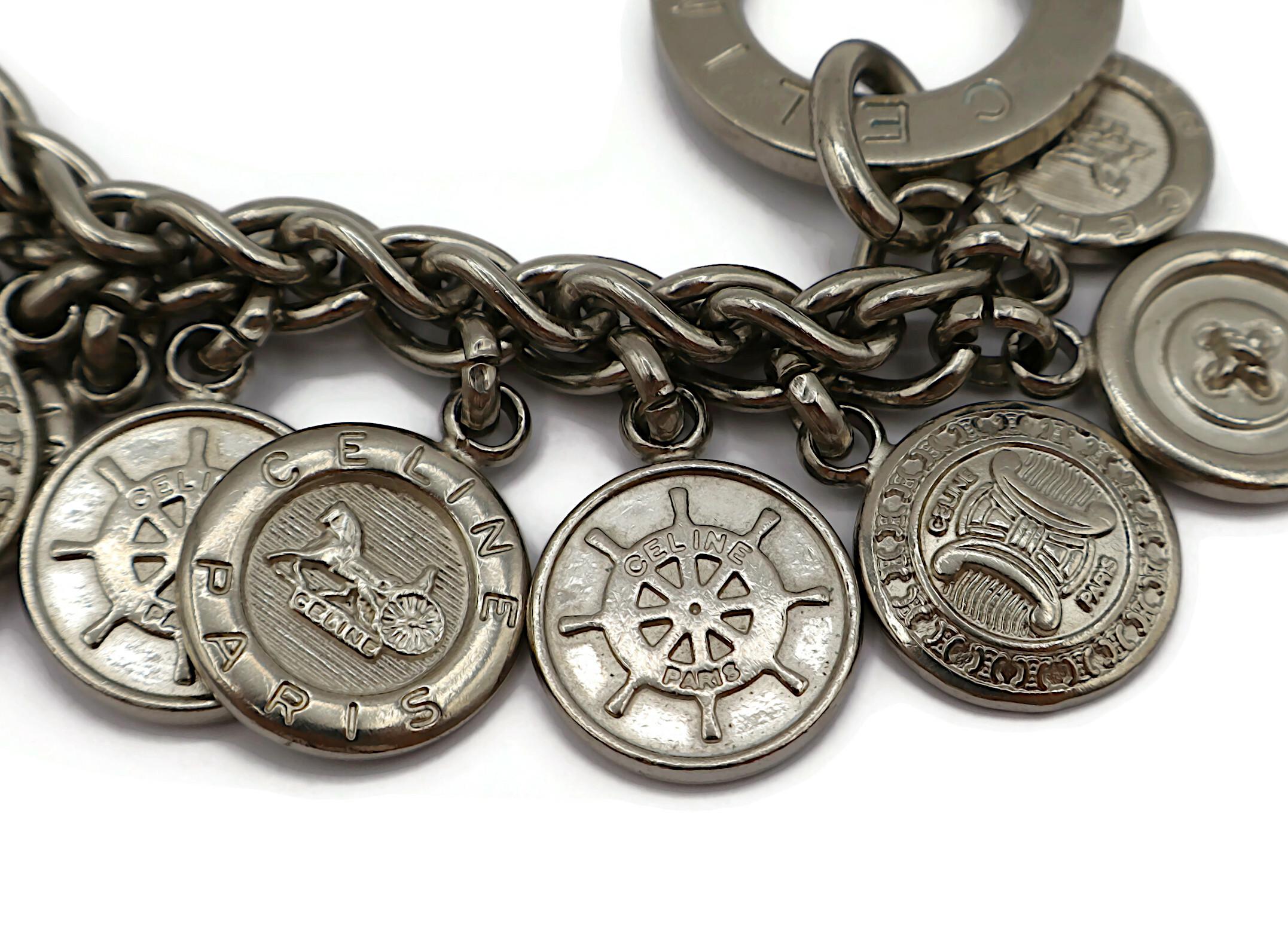 CELINE Bracciale vintage con medaglione di monete in tonalità argento con charm a catena A Link in vendita 8