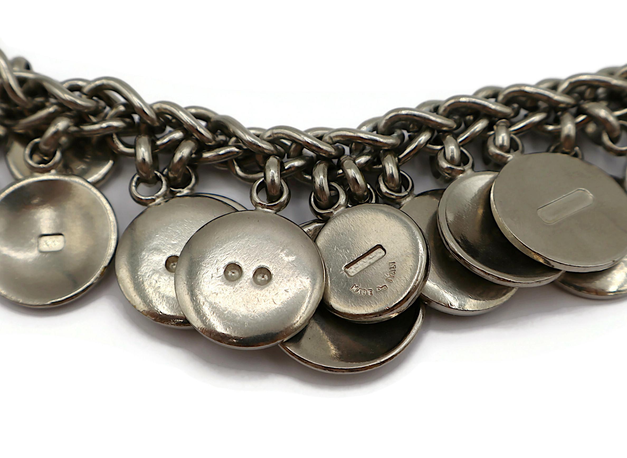 CELINE Bracciale vintage con medaglione di monete in tonalità argento con charm a catena A Link in vendita 11