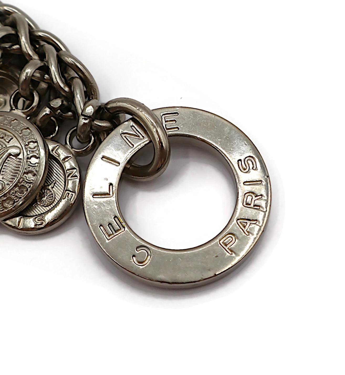 CELINE Bracciale vintage con medaglione di monete in tonalità argento con charm a catena A Link in vendita 13