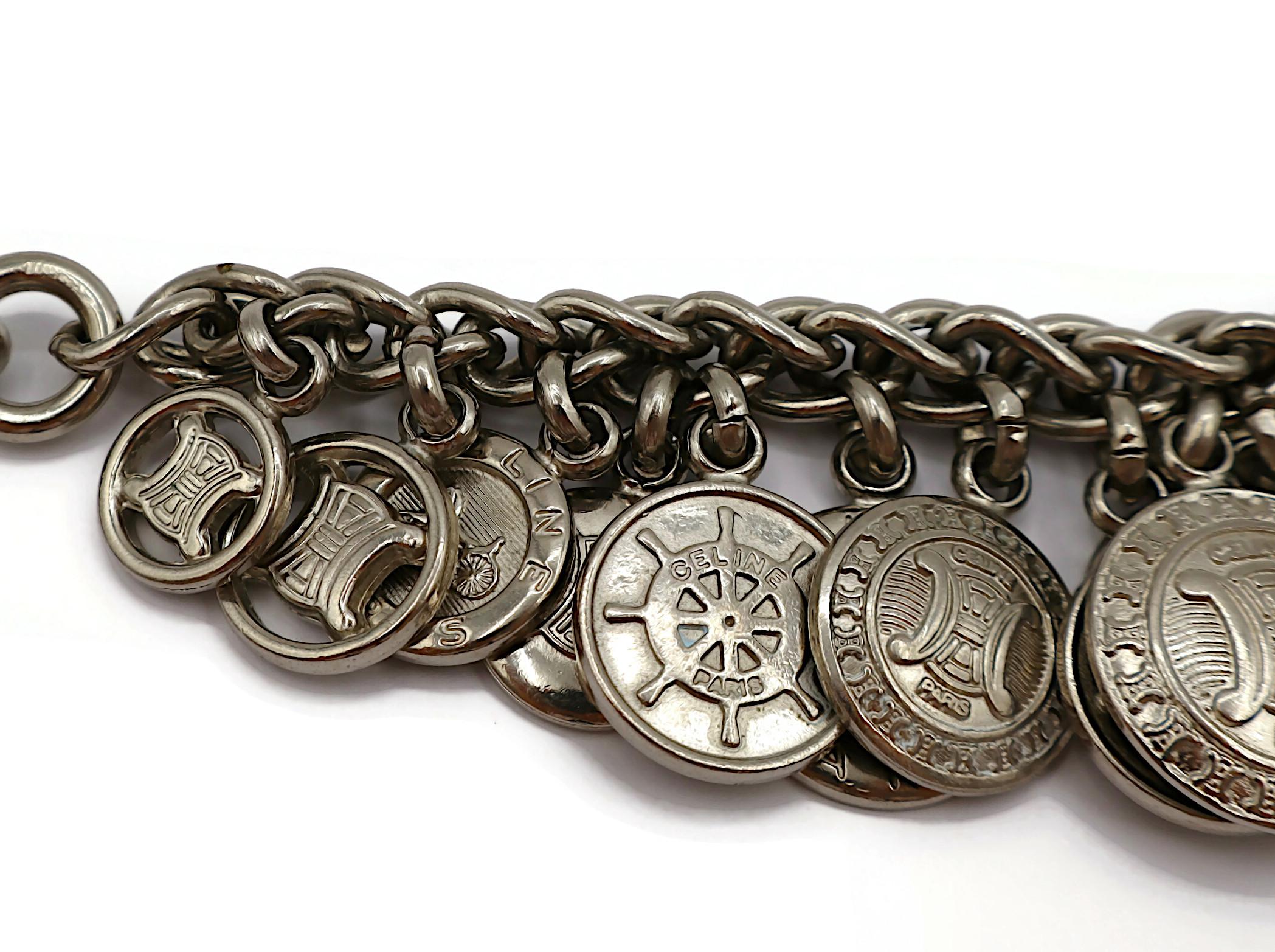 CELINE Bracciale vintage con medaglione di monete in tonalità argento con charm a catena A Link in vendita 1