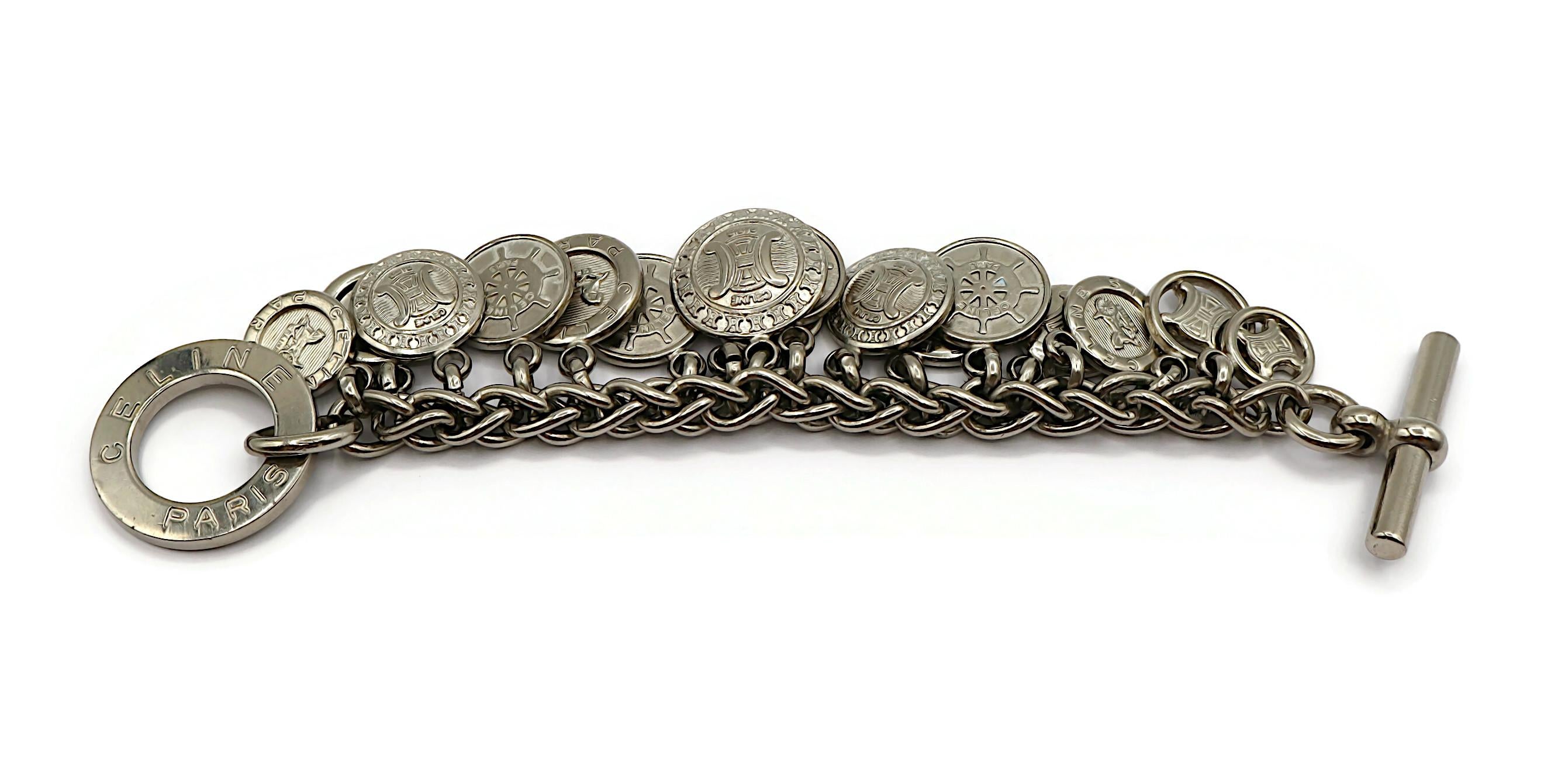 CELINE Bracciale vintage con medaglione di monete in tonalità argento con charm a catena A Link in vendita 5