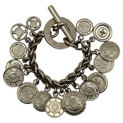 CELINE Bracciale vintage con medaglione di monete in tonalità argento con charm a catena A Link