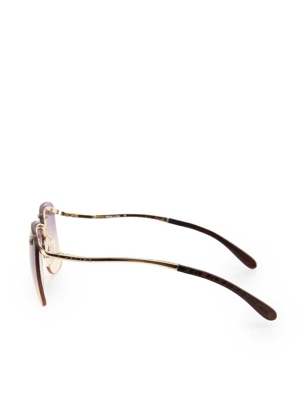 CONDITION is Very good. Minimal wear to sunglasses is evident. Minimal wear to right lens corner with light abrasion and the logo screws at the lenses show signs of tarnishing on this used Céline designer resale item. These sunglasses come with
