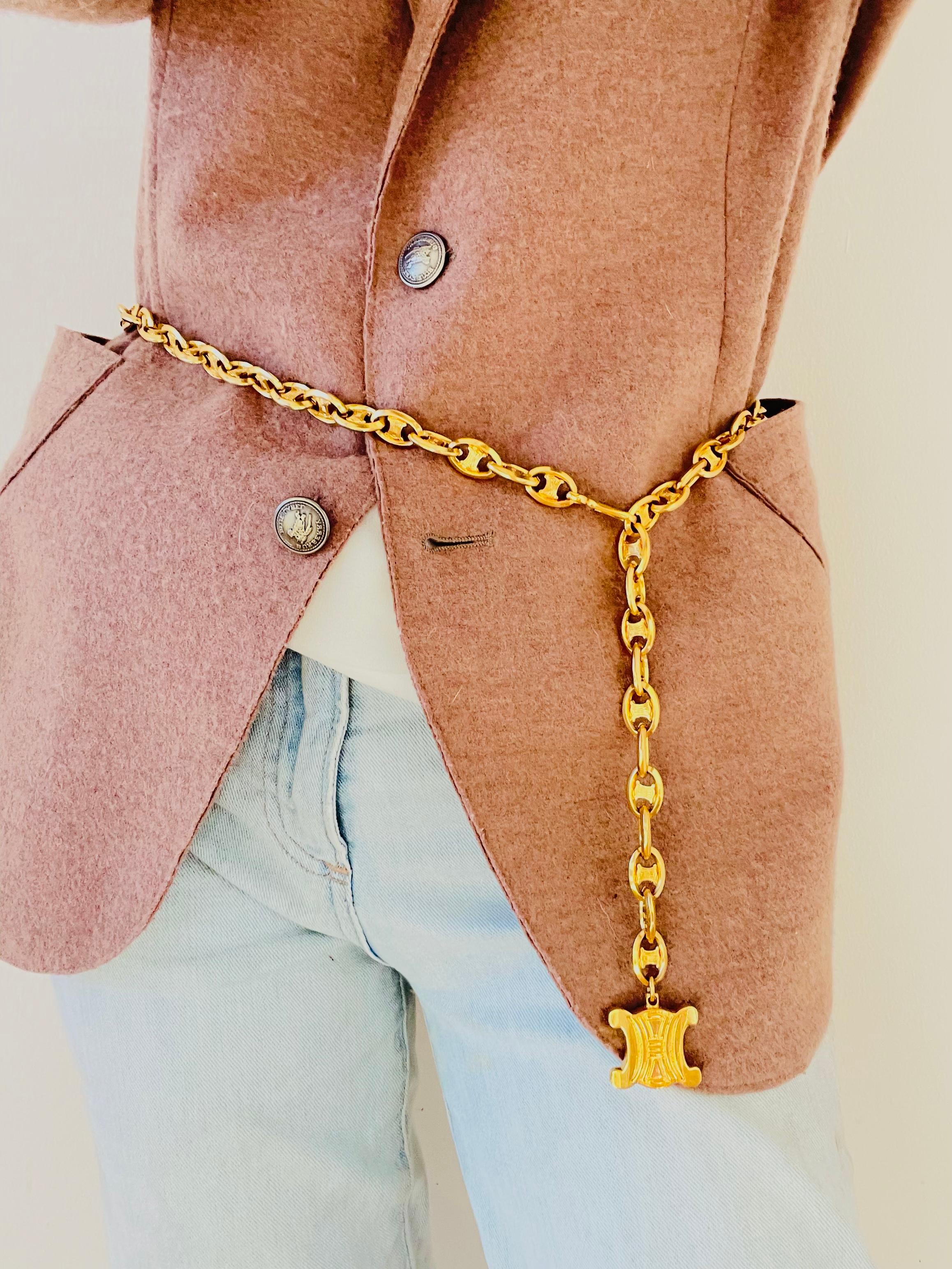 Celine Vintage Unisex Triumph Pendant Iconic Logo Chain Interlock Belt Necklace For Sale 4