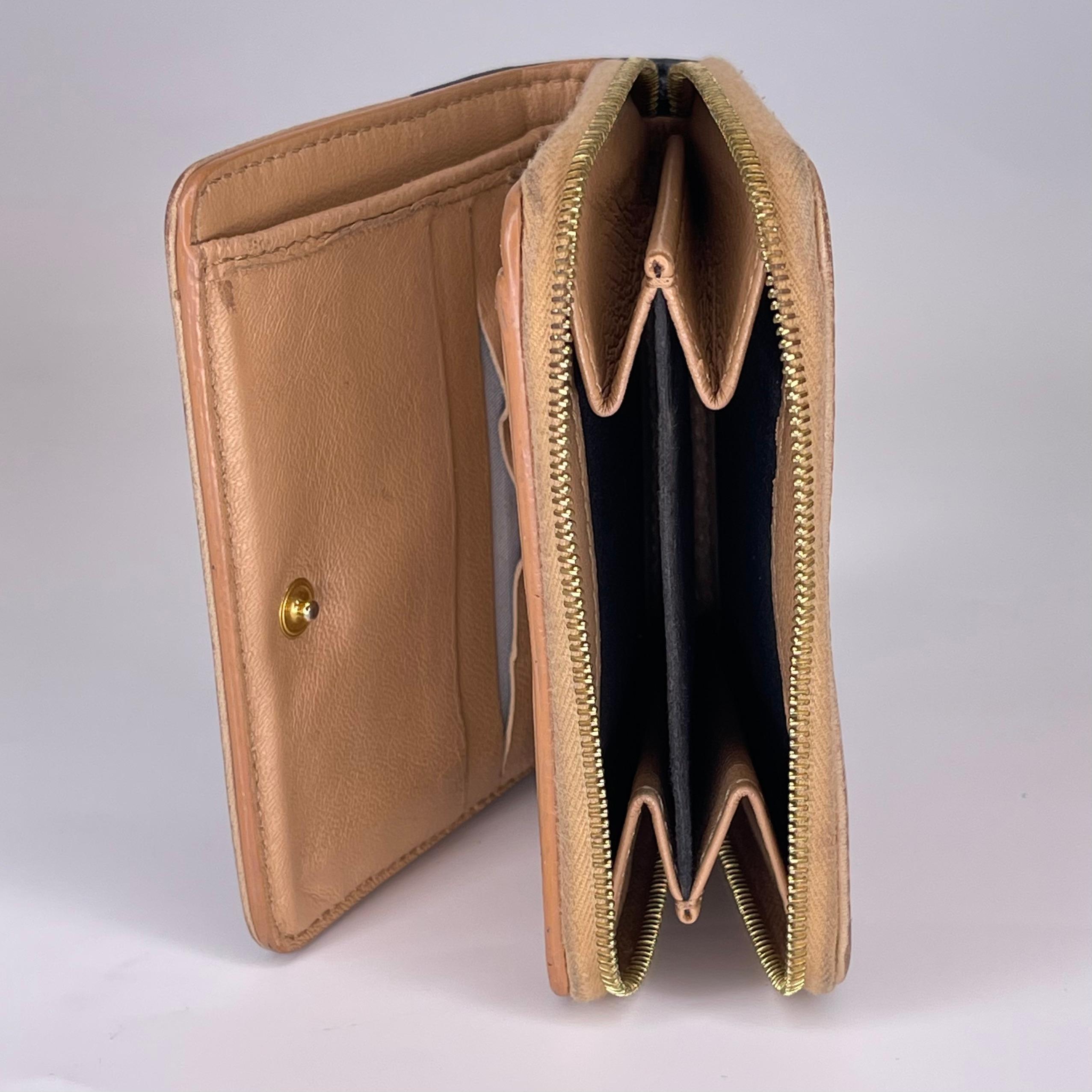 Women's or Men's Celine Vintage Zip Around Beige Leather Compact Wallet For Sale