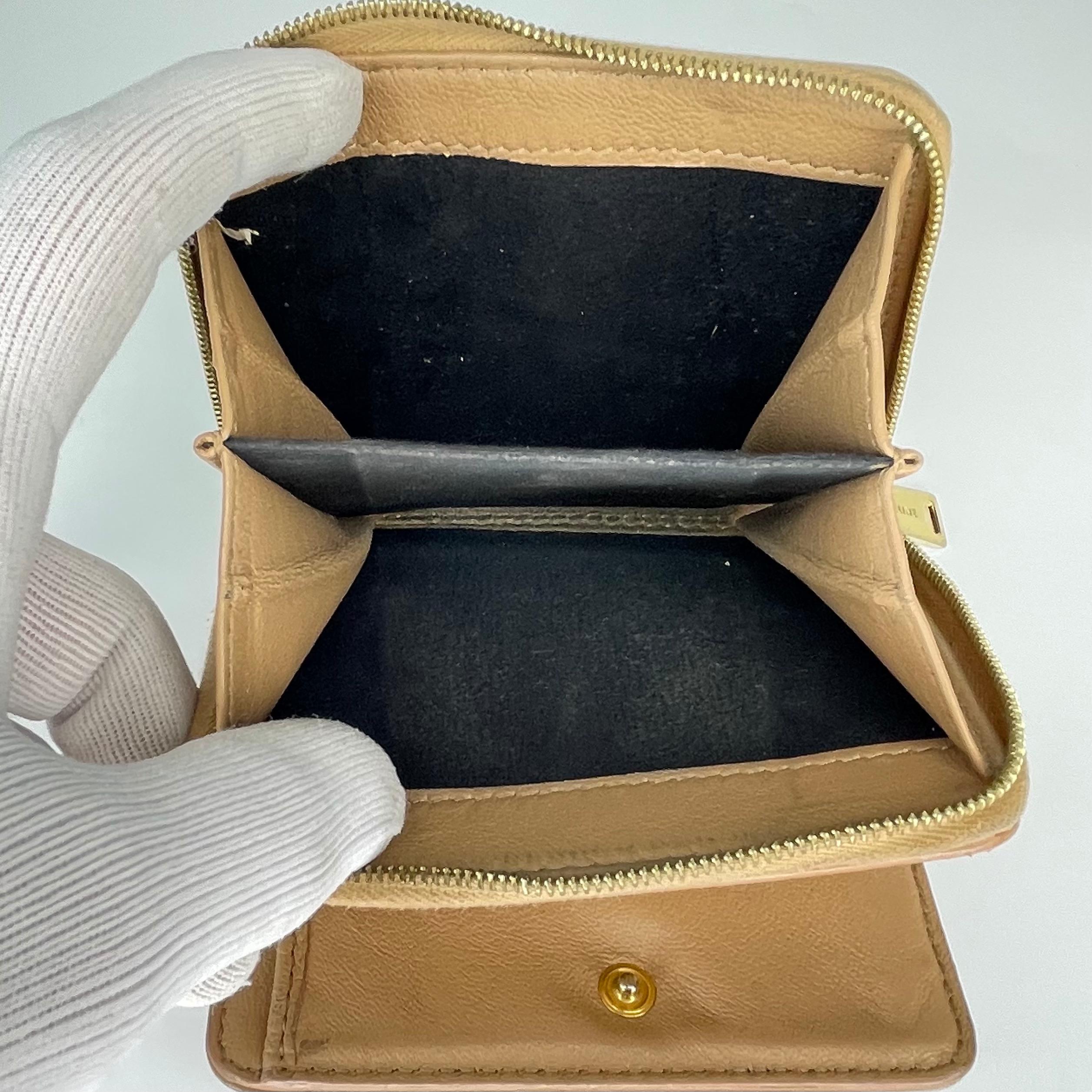 Celine Vintage Zip Around Beige Leather Compact Wallet For Sale 1