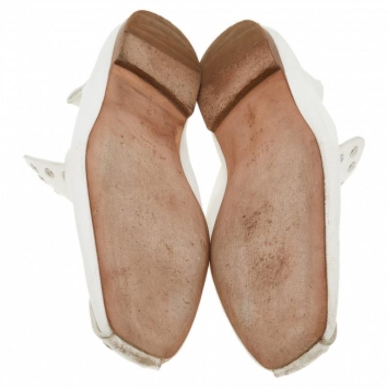 Grigio Mocassini con borchie di Celine in pelle bianca Taglia 36,5 in vendita