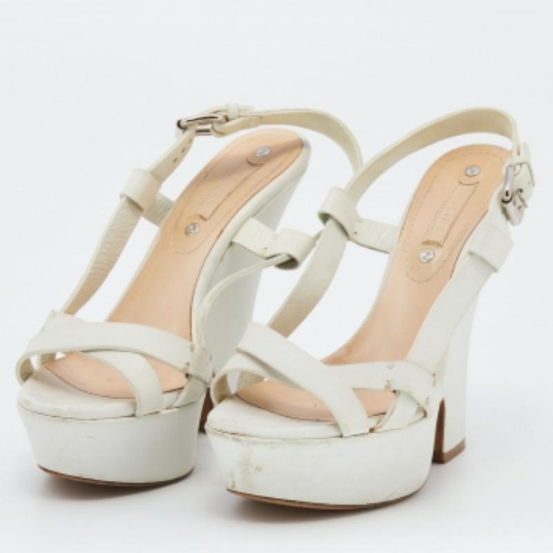 One of the most celebrated fashion House, Celine is known for its brilliant craftsmanship in shoemaking. Crafted from leather in a white shade, the strappy style will adorn your feet in the most beautiful way.