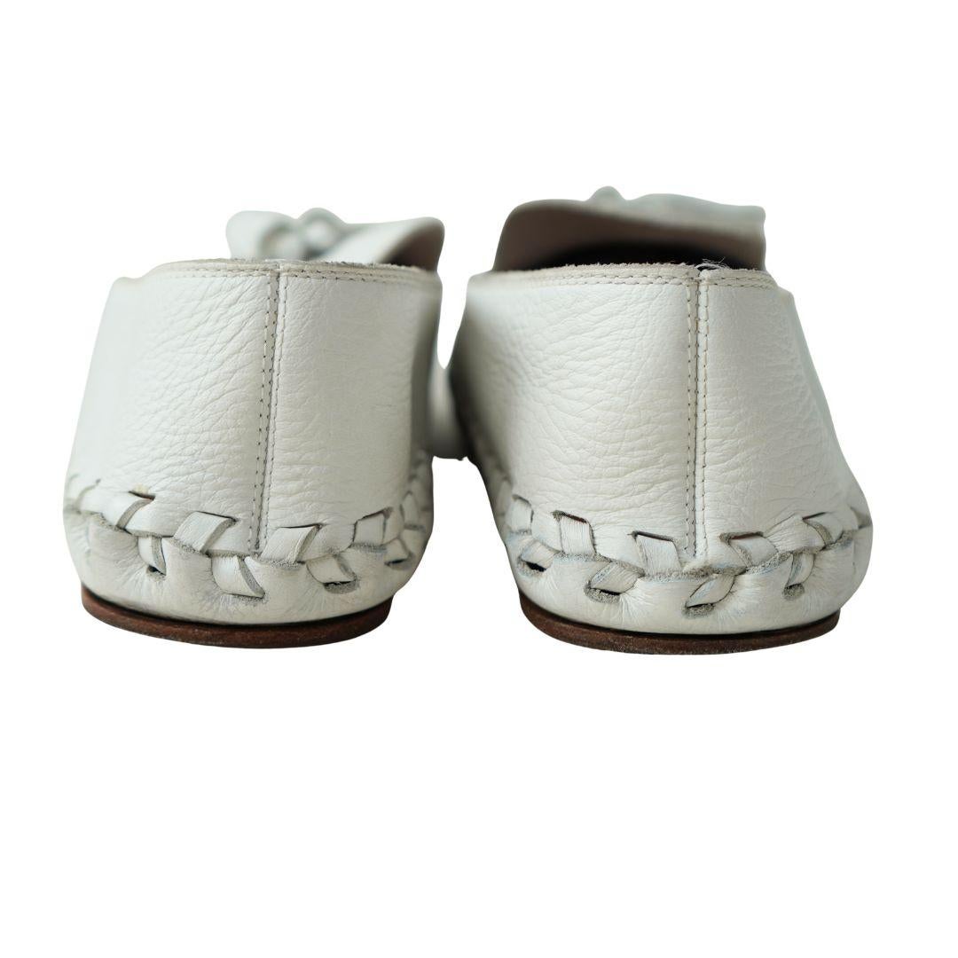 Celine - Mocassini con nappe in pelle bianca - sz 9,5 in vendita 3