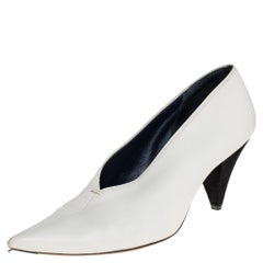 Celine Weiße Leder-Pumps mit V-Ausschnitt und spitzer Zehe Größe 40
