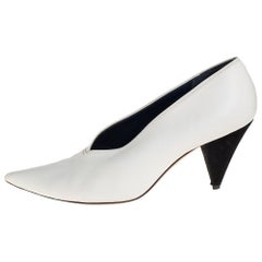 Celine Weiße Leder-Pumps mit V-Ausschnitt und spitzer Zehe Größe 40