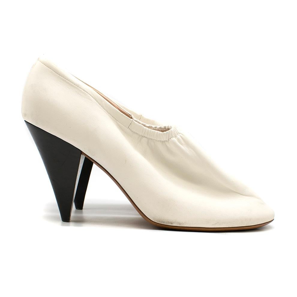 Celine White Soft Leather Ballerina Cone Heel Pumps 

- White Ballerina Pumps
- Soft Nappa leather 
- Ballerina-effect front, elasticated edges
- Black triangle heel 
- Nude leather lining 
- Round toe

Please note, these items are pre-owned and may