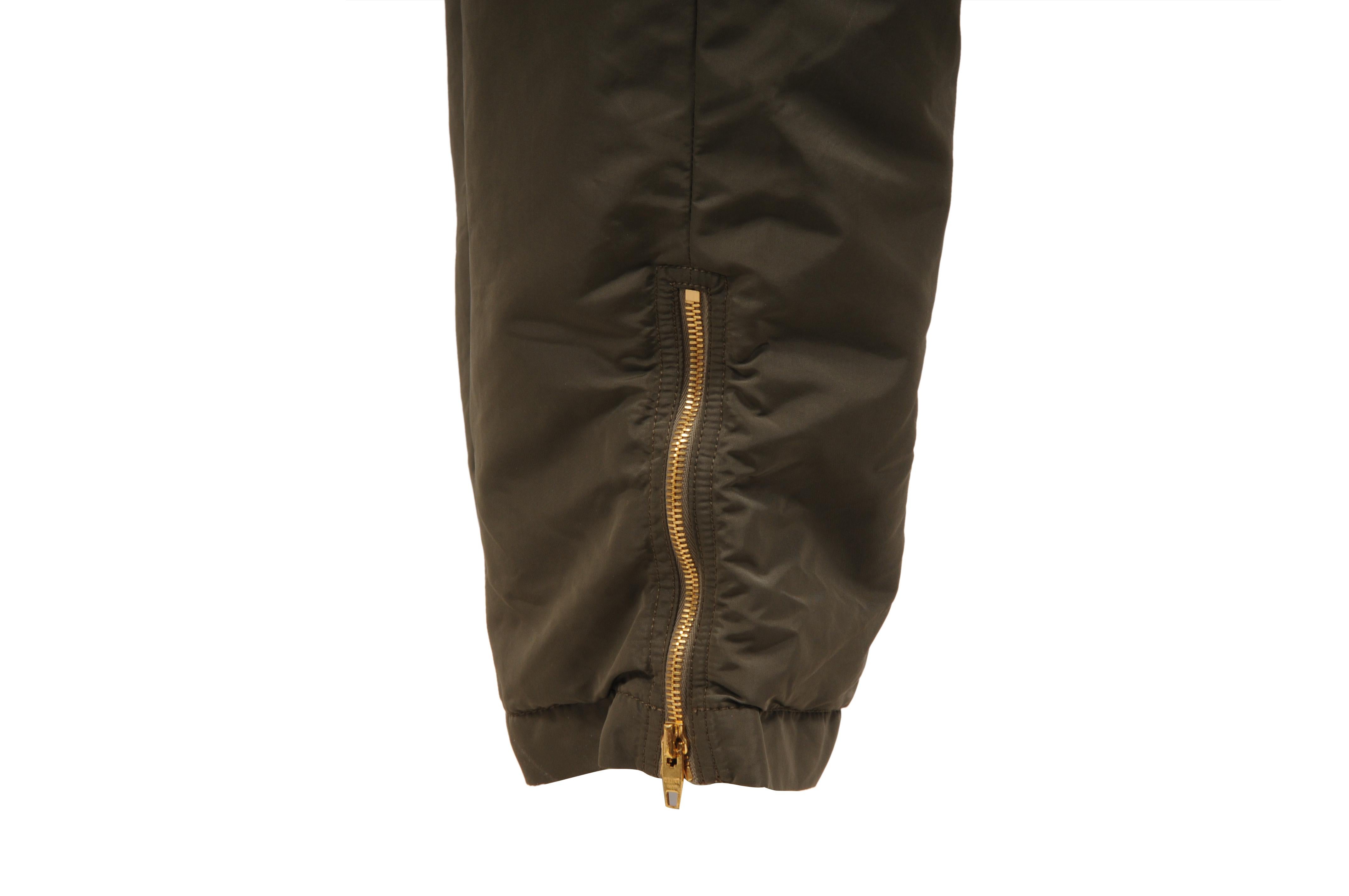 Celine Damen Cargohose Größe 40 US8 Grün Kaki Leichtes Nylon Gold Hardware im Angebot 2