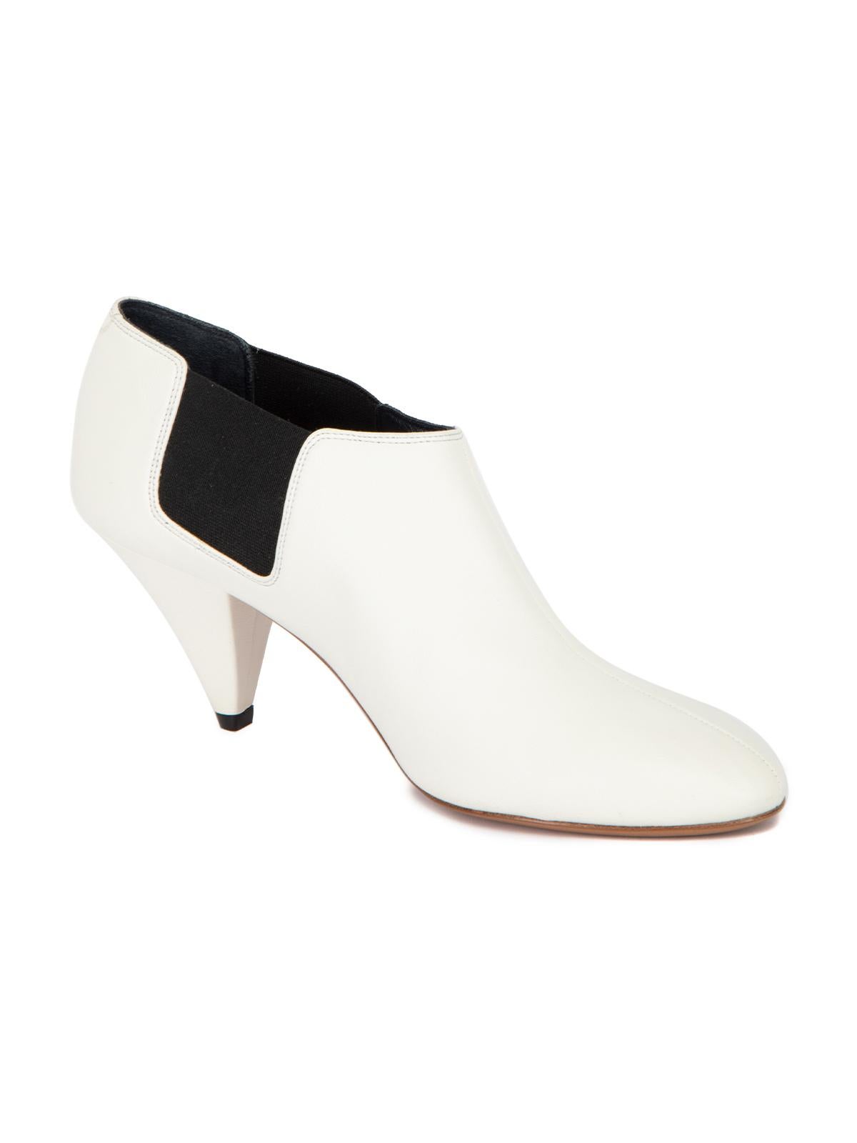 CONDITION is Very good. Hardly any visible wear to boots is evident apart from some very light creasing on this used Céline designer resale item.  Details  White Leather Mid heel Elasticated sides Almond toe Leather insole        Made in Italy  