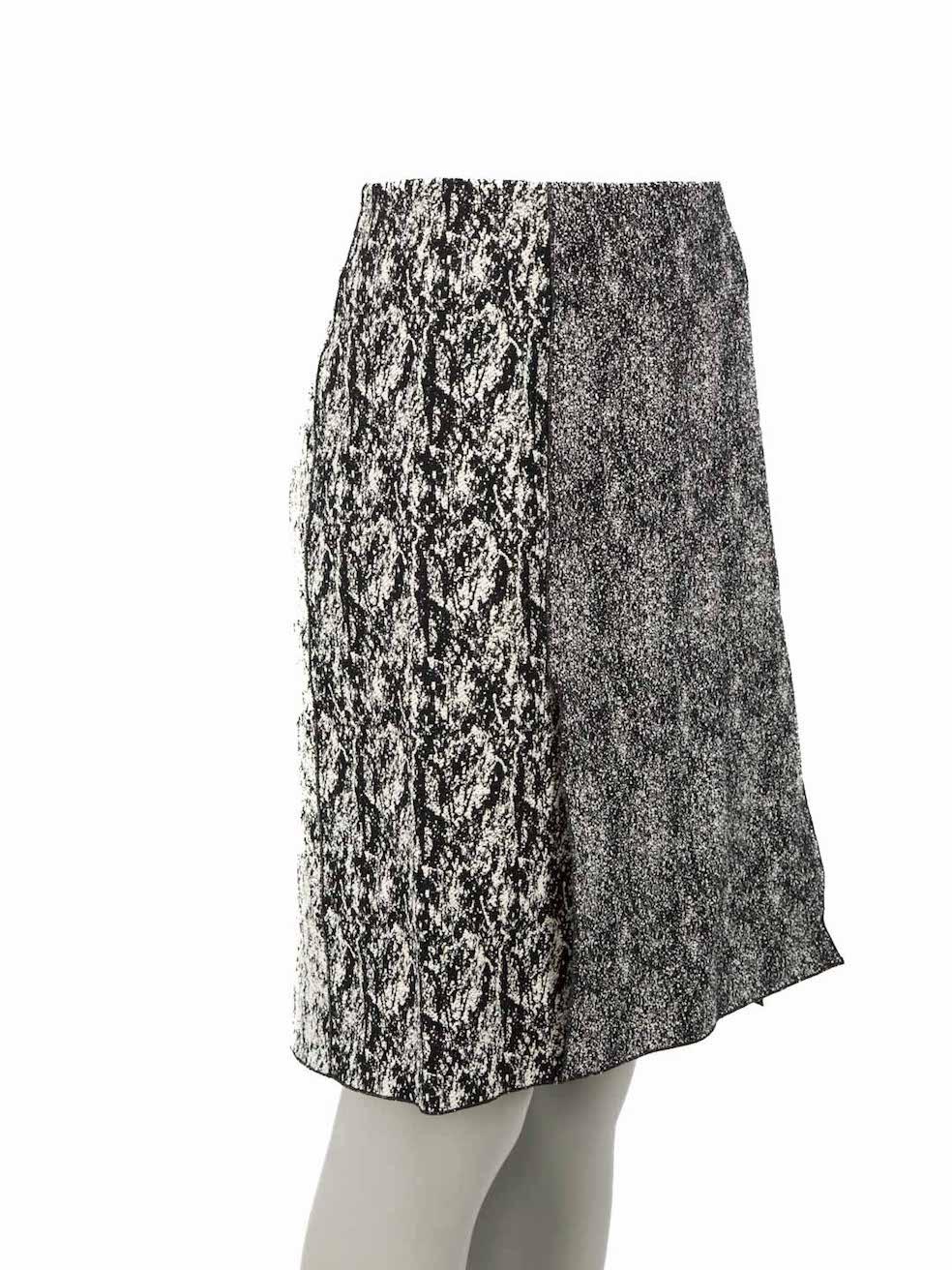 CONDITION is Good. Minor wear to the skirt is evident. Light wear to fabric with negligible discolouration of some white yarns and brand label on this used C√©line designer resale item 
 
 Details:
 Black and white
 Cotton
 Skirt
 Woven cord