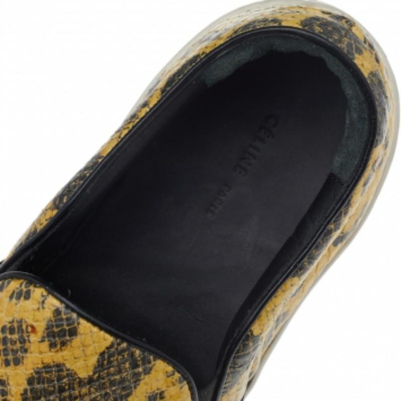 Zapatillas slip on de piel de serpiente amarilla/negra Celine talla 37 en Bueno estado para la venta en Dubai, Al Qouz 2