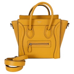 Bolso NANO LUGGAGE de CELINE, de piel amarilla con acabado granulado