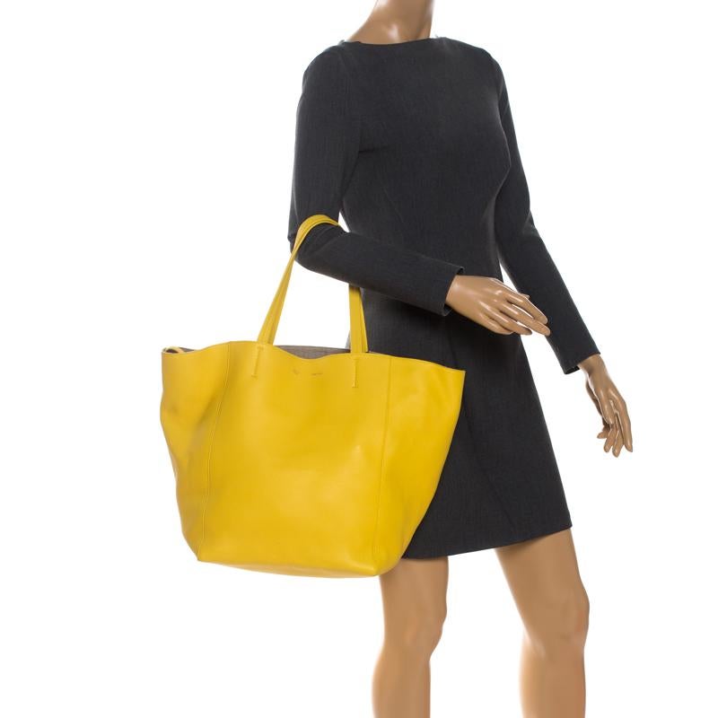 This bag by Celine is the best companion for the modern woman. Boasting a plush and beautiful yellow leather exterior for the stylish you, it has been crafted in Italy. It is styled with dual handles, a fabric-lined interior with a zip pocket, patch
