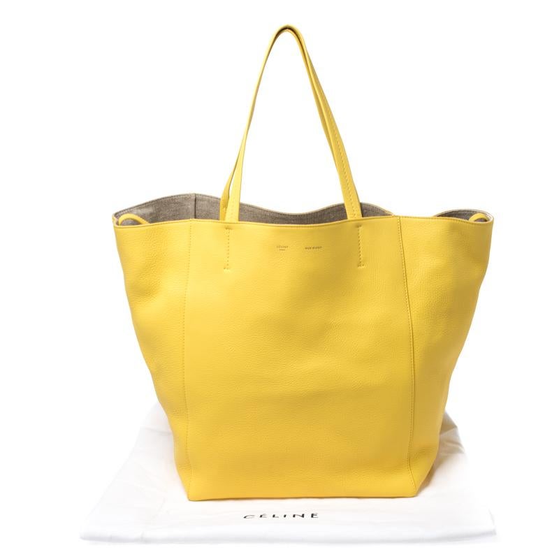 This bag by Celine is the best companion for the modern woman. Boasting a plush and beautiful yellow leather exterior for the stylish you, it has been crafted in Italy. It is styled with dual handles, a fabric-lined interior with a zip pocket, patch