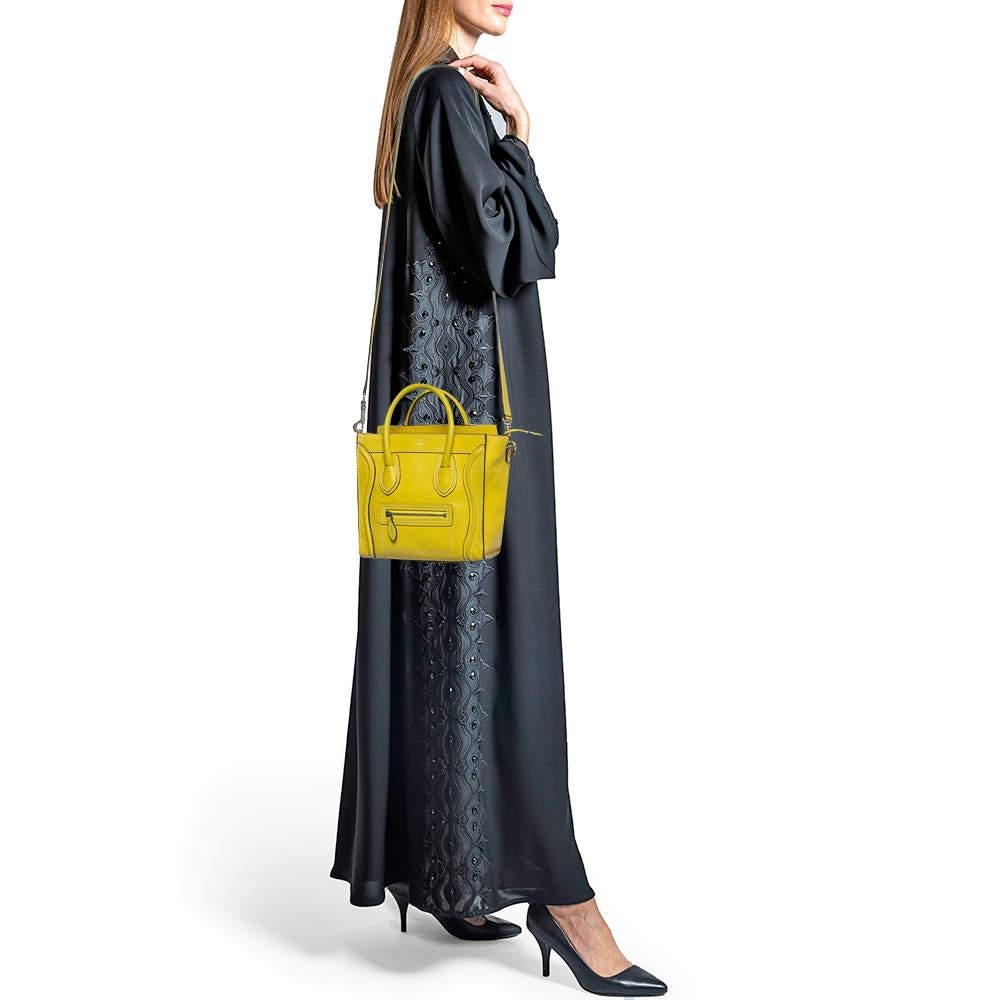 This alluring tote bag for women has been designed to assist you on any day. Convenient to carry and fashionably designed, the tote is cut with skill and sewn into a great shape. It is well-equipped to be a reliable accessory.
