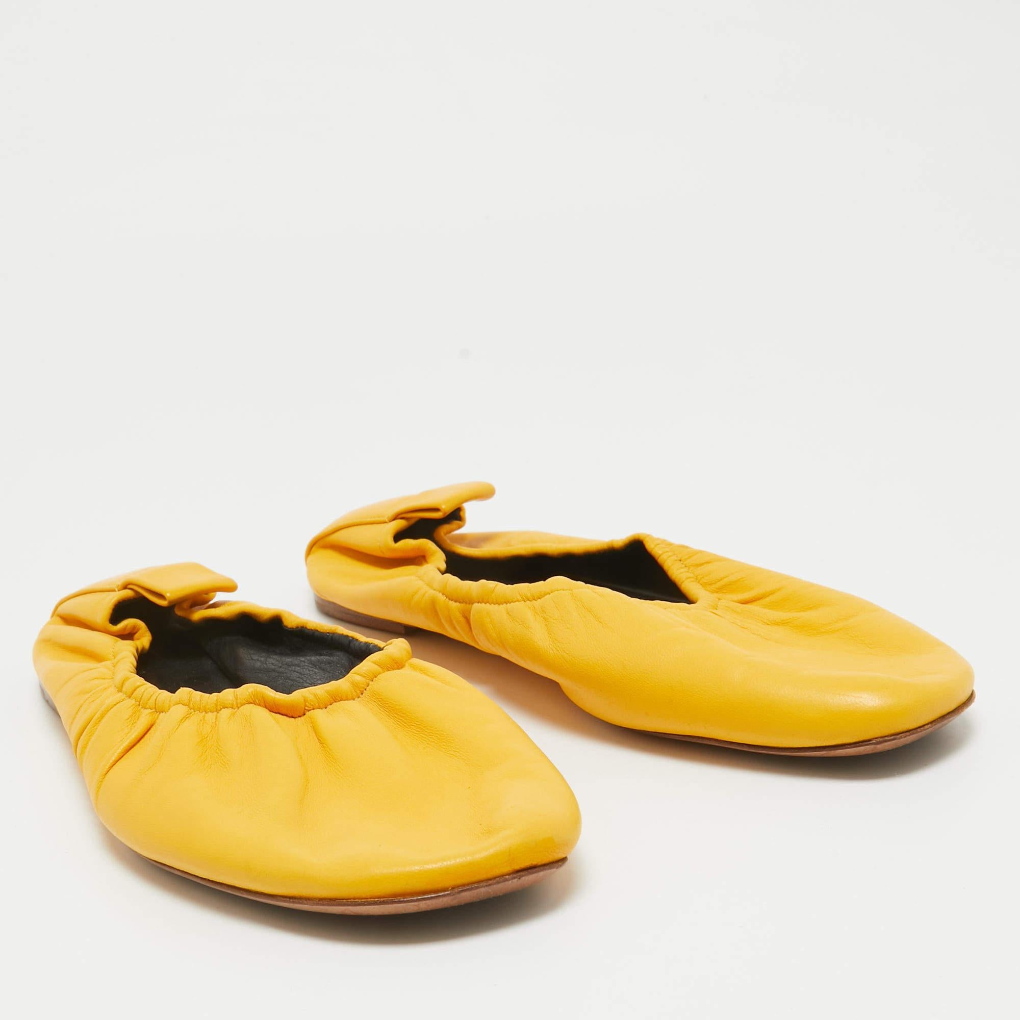 Women's Celine Yellow Leather Scrunch Ballet Flats Size 38 For Sale
