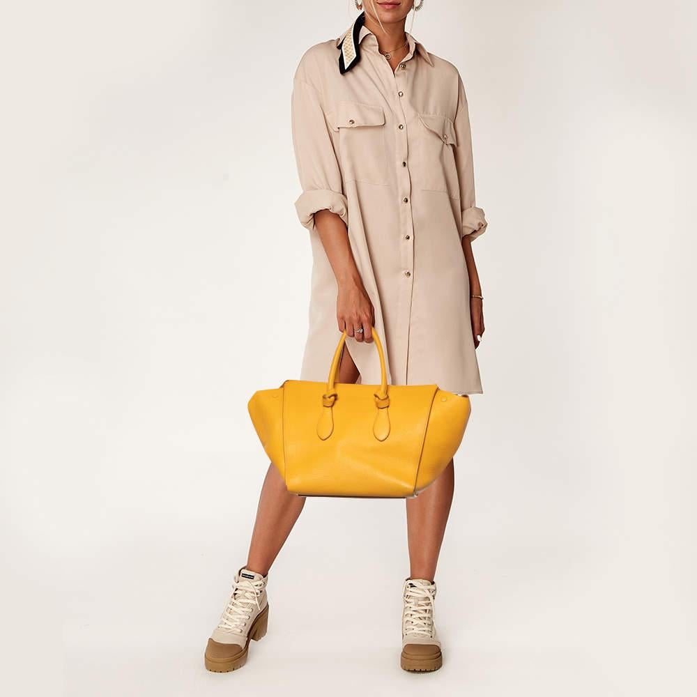 Jaune Celine - Petit sac à main en cuir jaune en vente