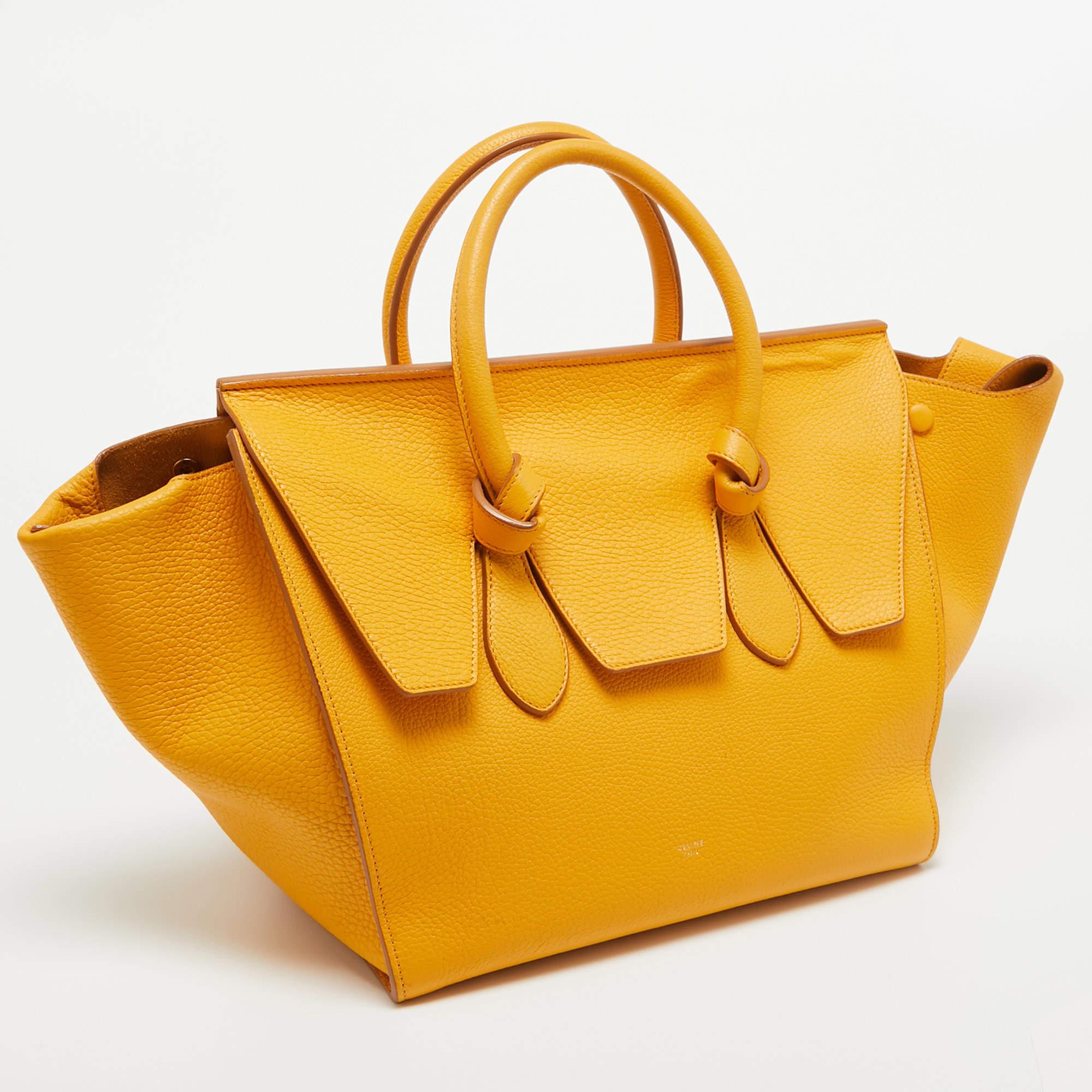 Perfect for conveniently housing your essentials in one place, this Celine tote is a worthy investment. It has notable details and offers a look of luxury.

