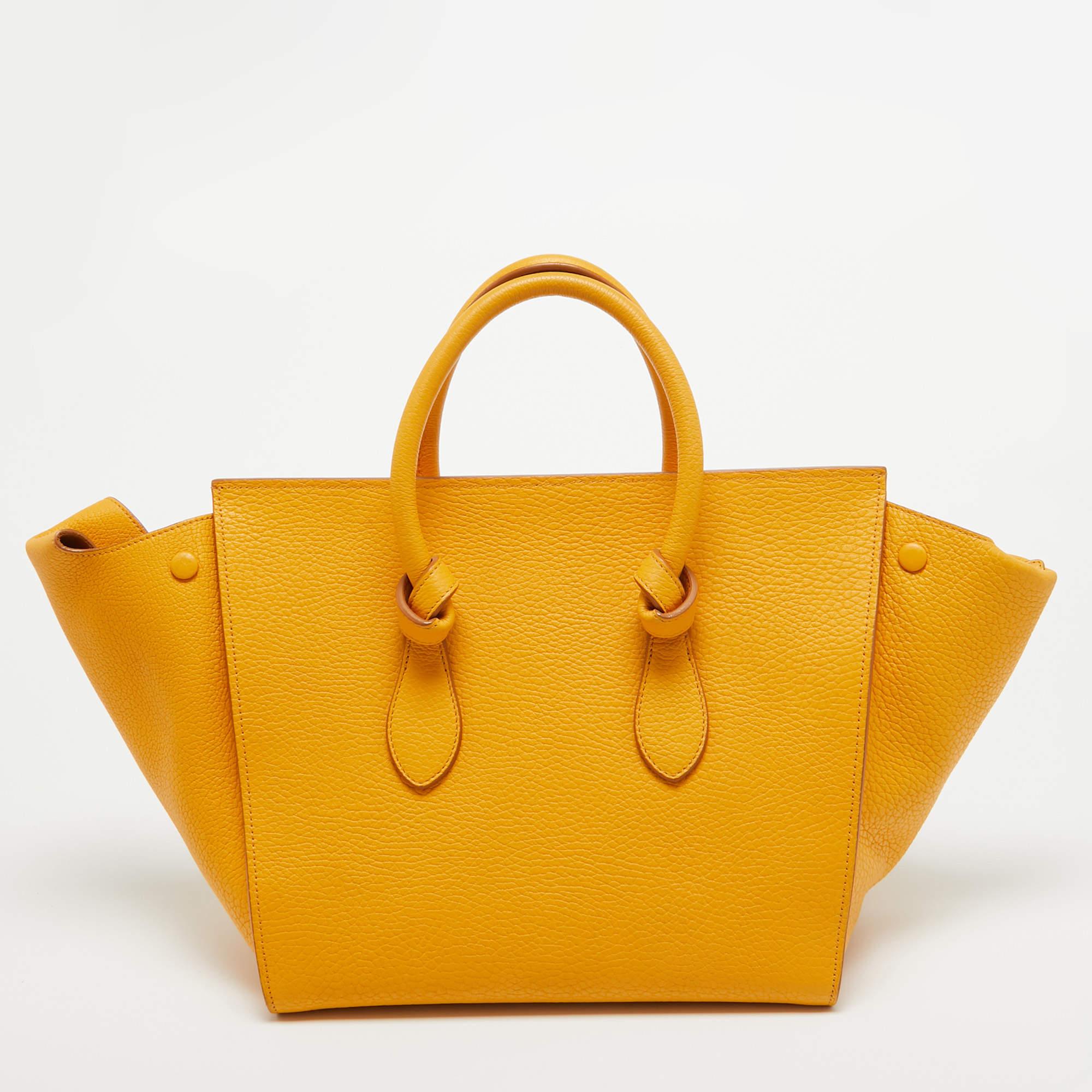 Perfect for conveniently housing your essentials in one place, this Celine tote is a worthy investment. It has notable details and offers a look of luxury.

Includes:  Snap Pouch